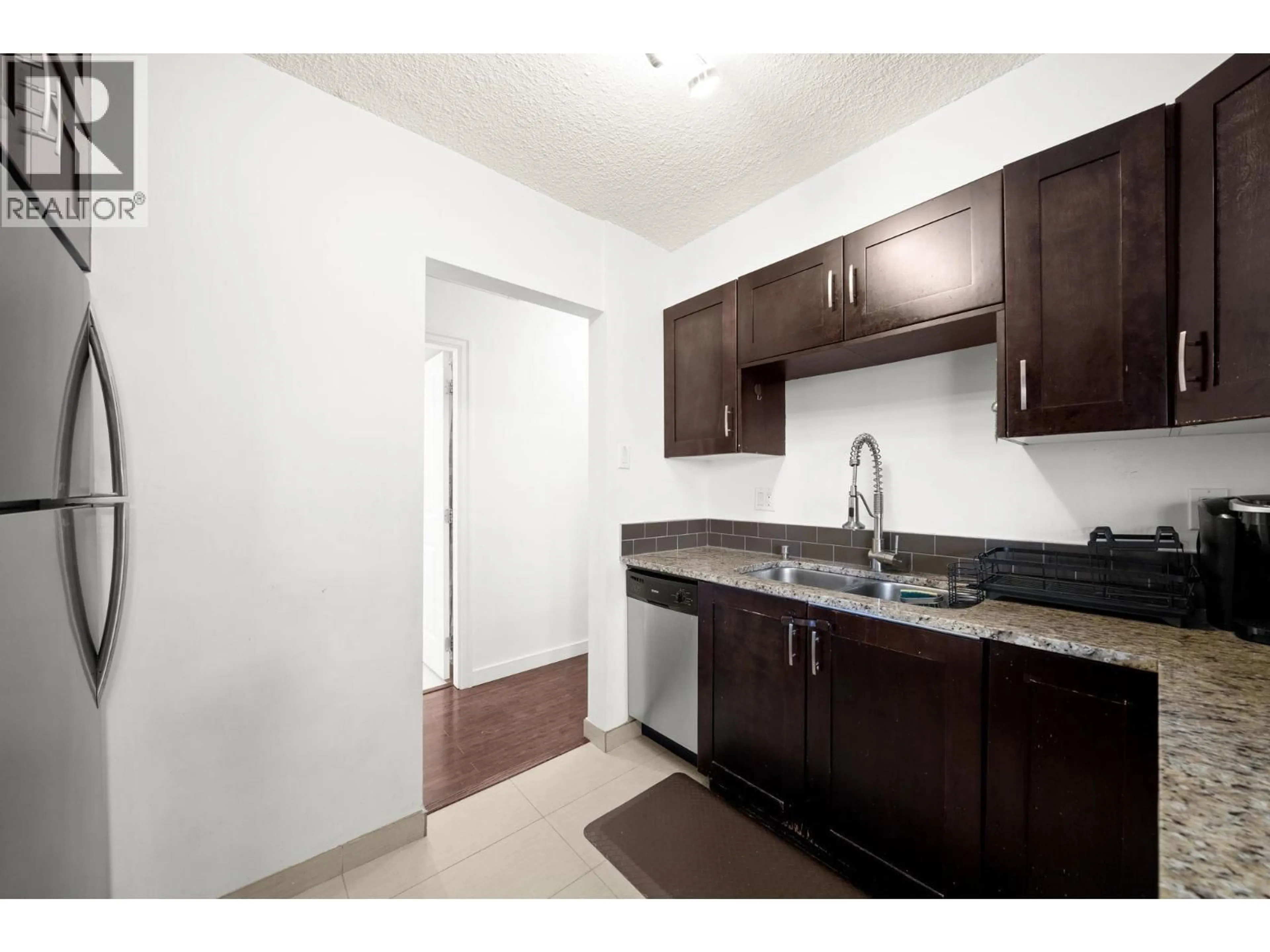 Standard kitchen, unknown for 9521 CARDSTON COURT, Burnaby British Columbia V3N4R8
