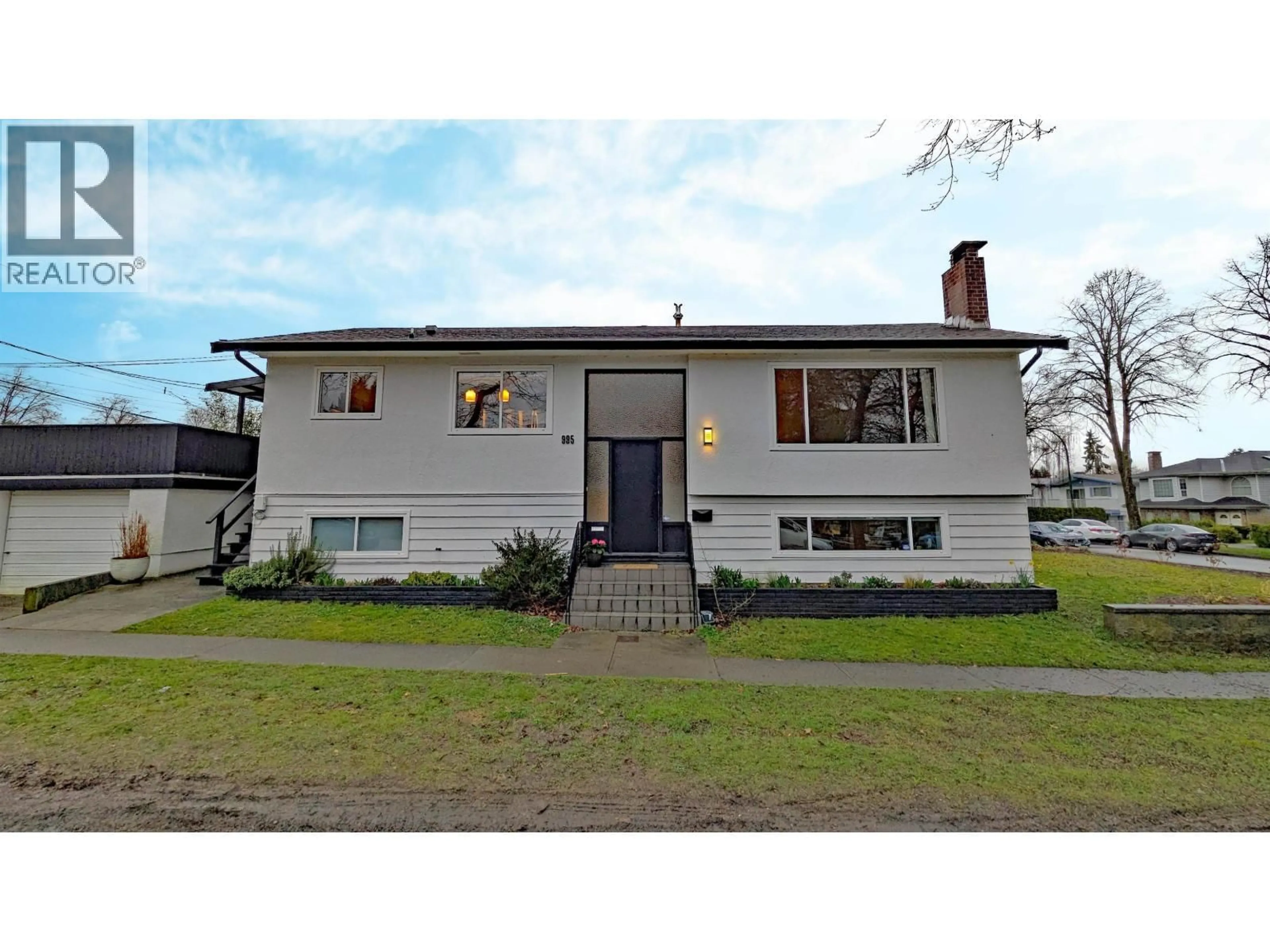 Home with vinyl exterior material, street for 995 47TH AVENUE, Vancouver British Columbia V5W2B7