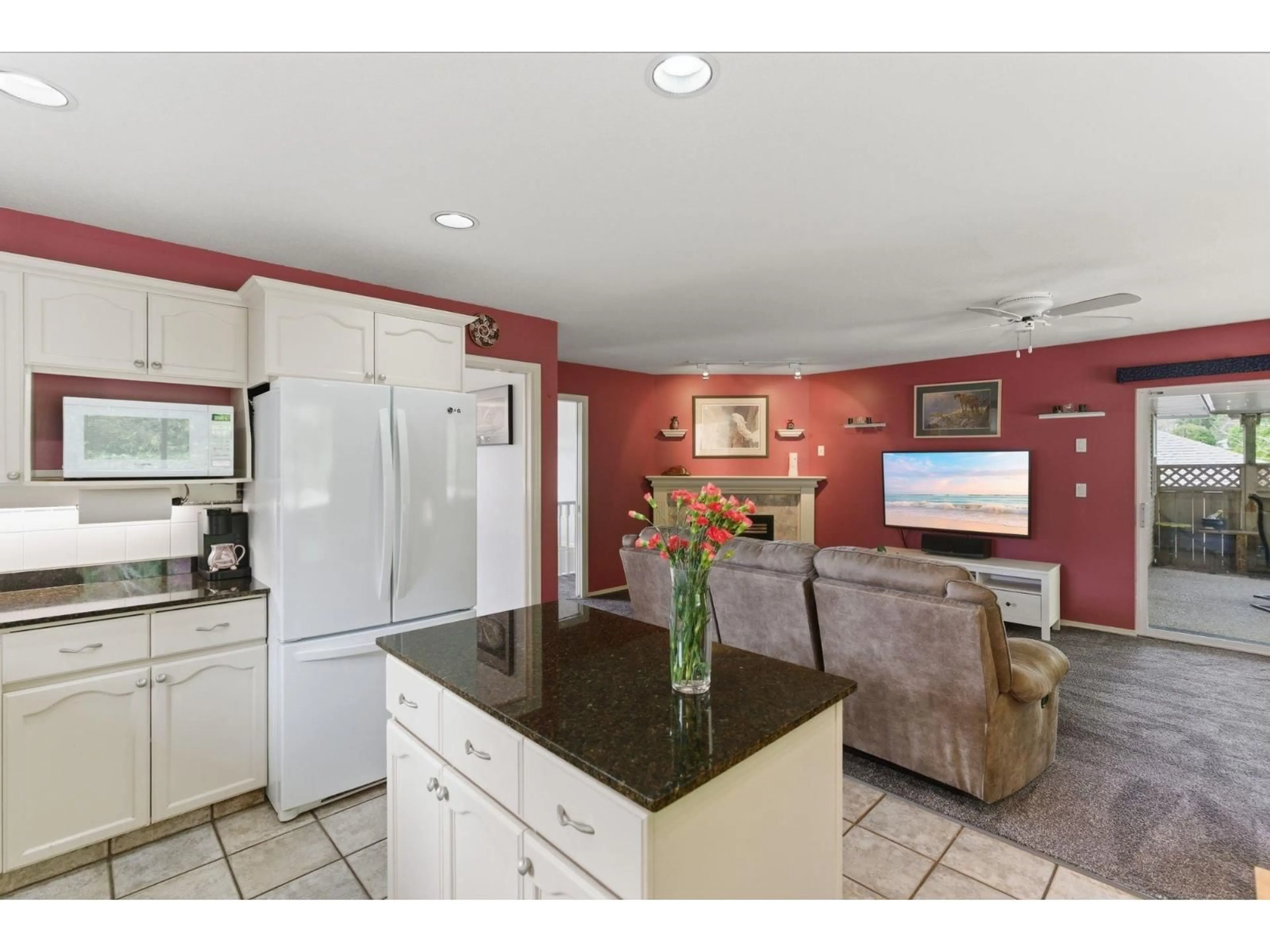 Open concept kitchen, ceramic/tile floor for 7935 TOPPER DRIVE, Mission British Columbia V2V6Z2