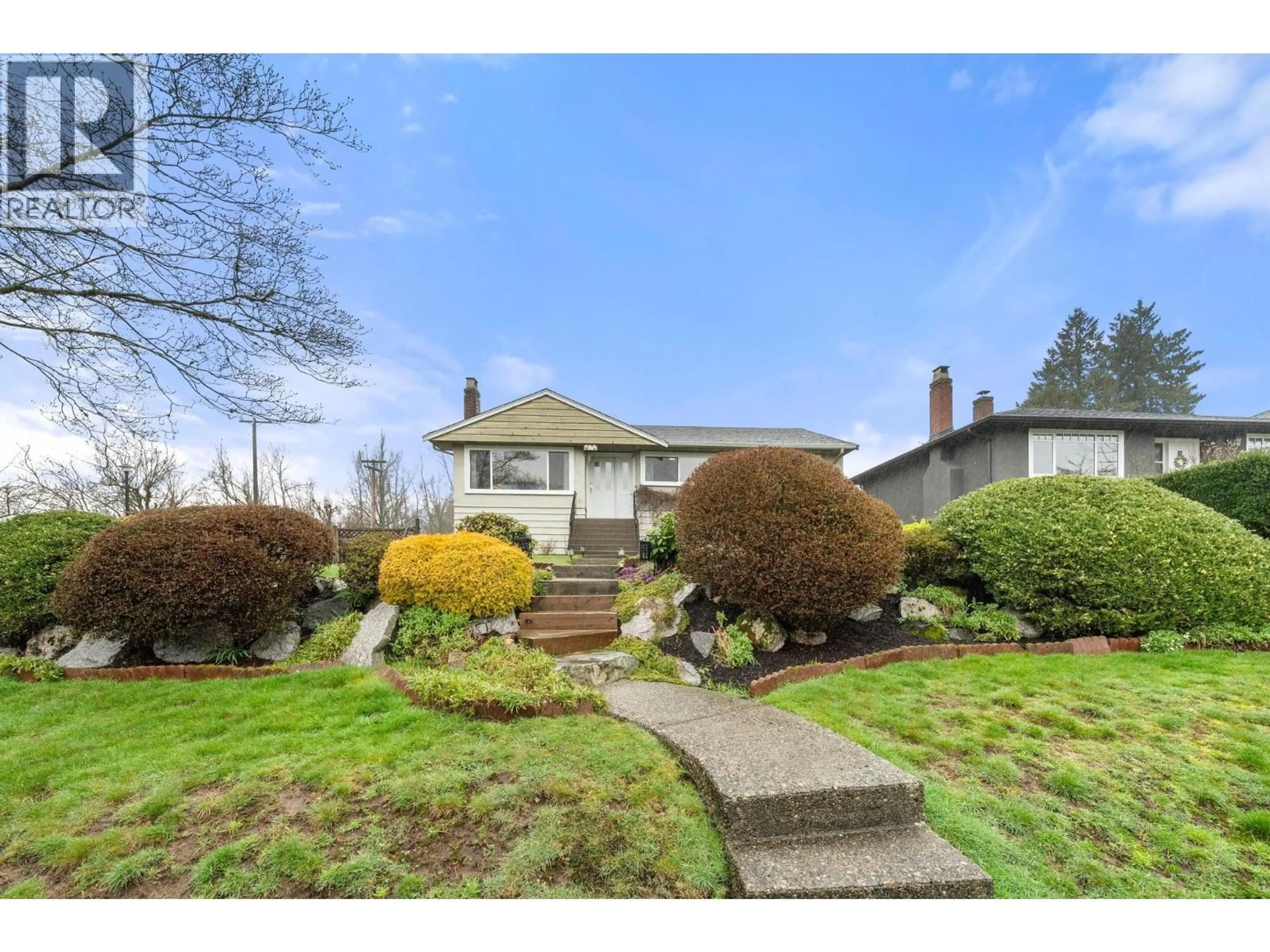 Unknown for 462 26TH STREET, North Vancouver British Columbia V7N2G8