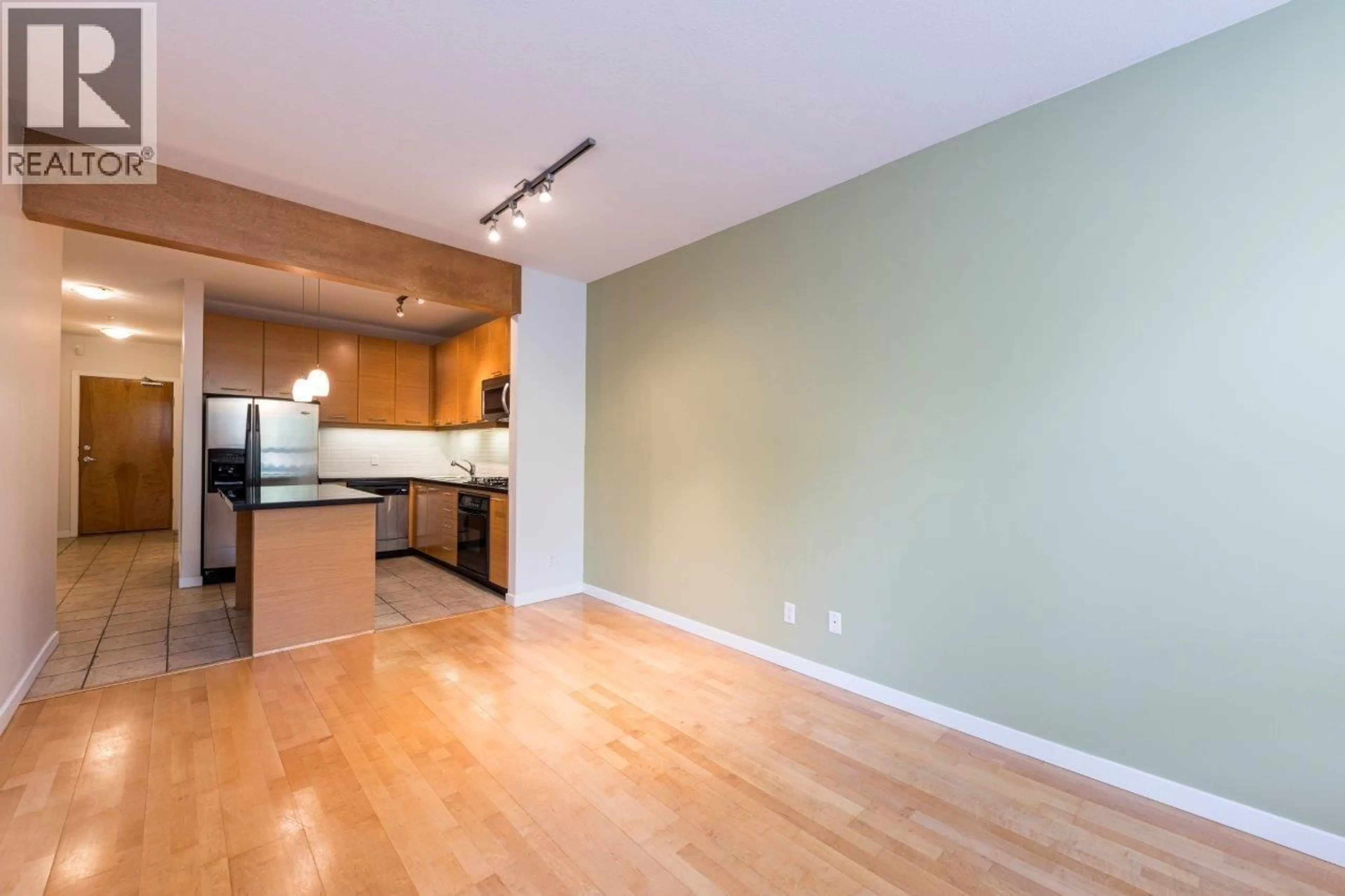 Unknown for 208 - 560 RAVEN WOODS DRIVE, North Vancouver British Columbia V5G2T3