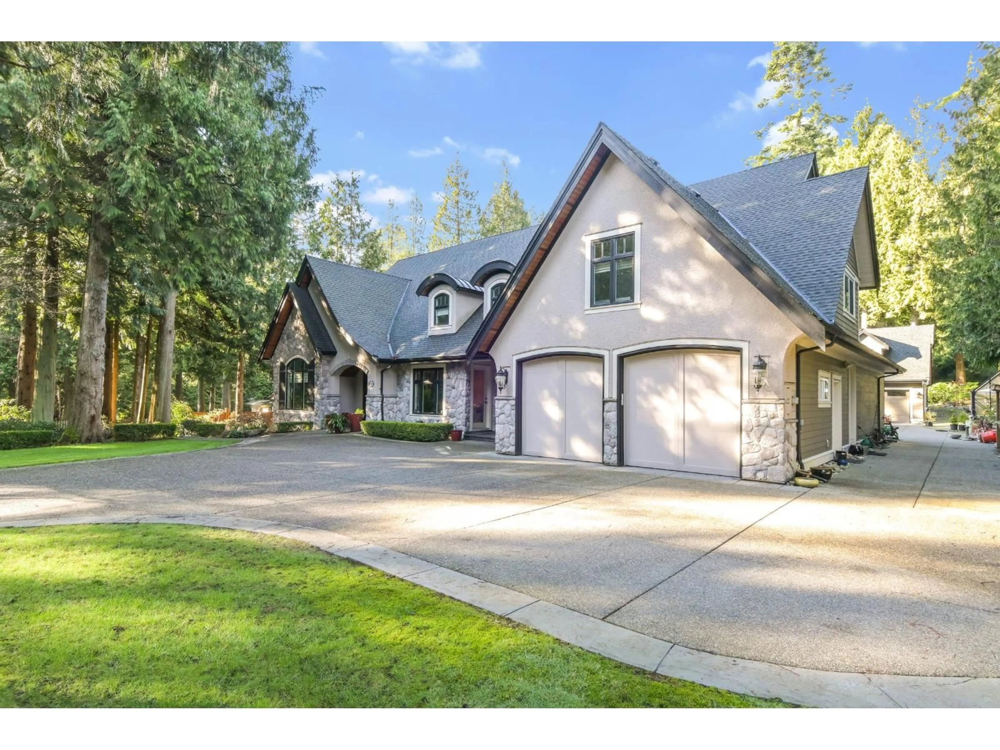 Indoor garage for 3147 139 STREET, Surrey British Columbia V4P2B9