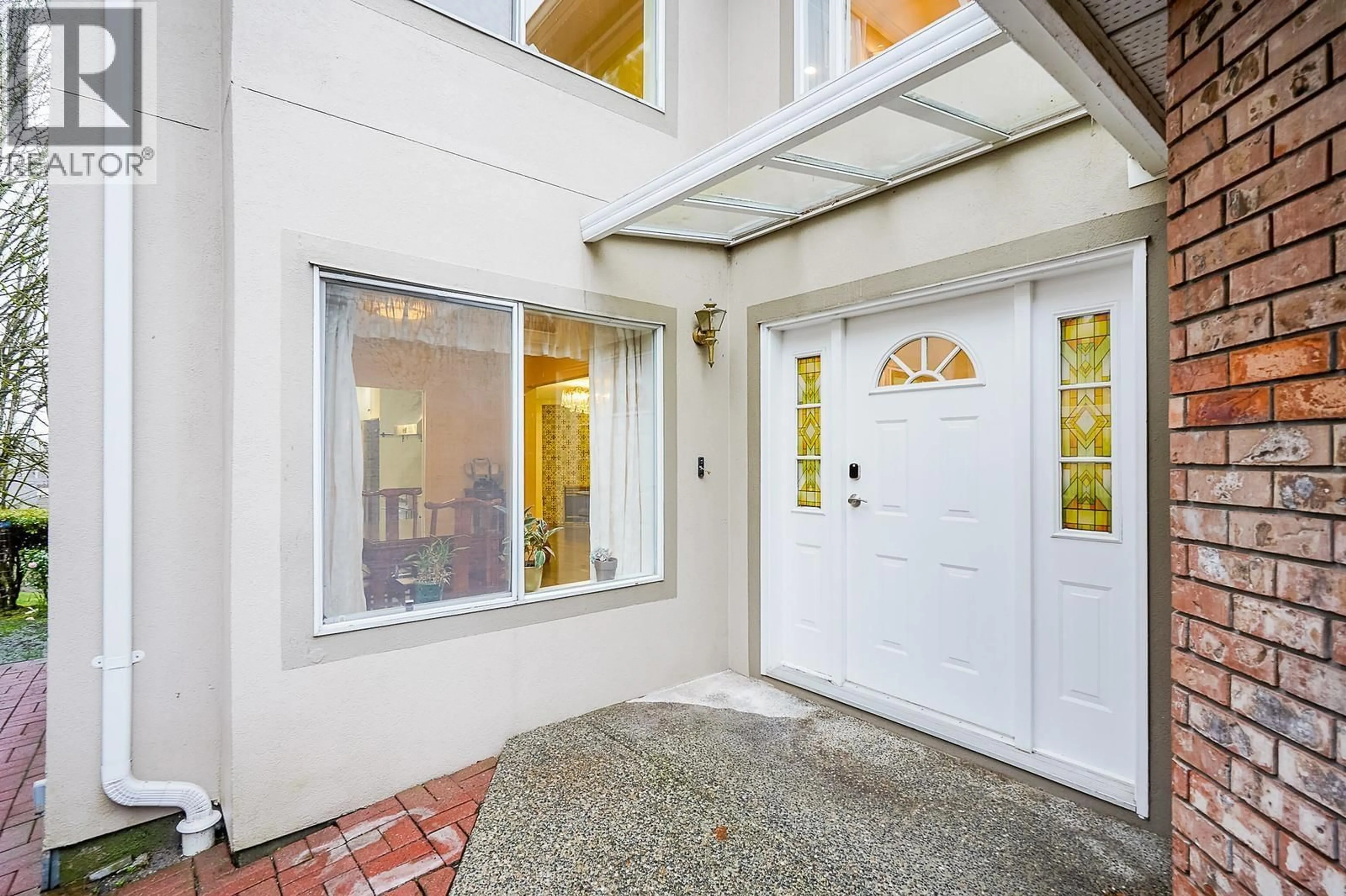 Indoor entryway for 27 - 72 JAMIESON COURT, New Westminster British Columbia V3L5R6