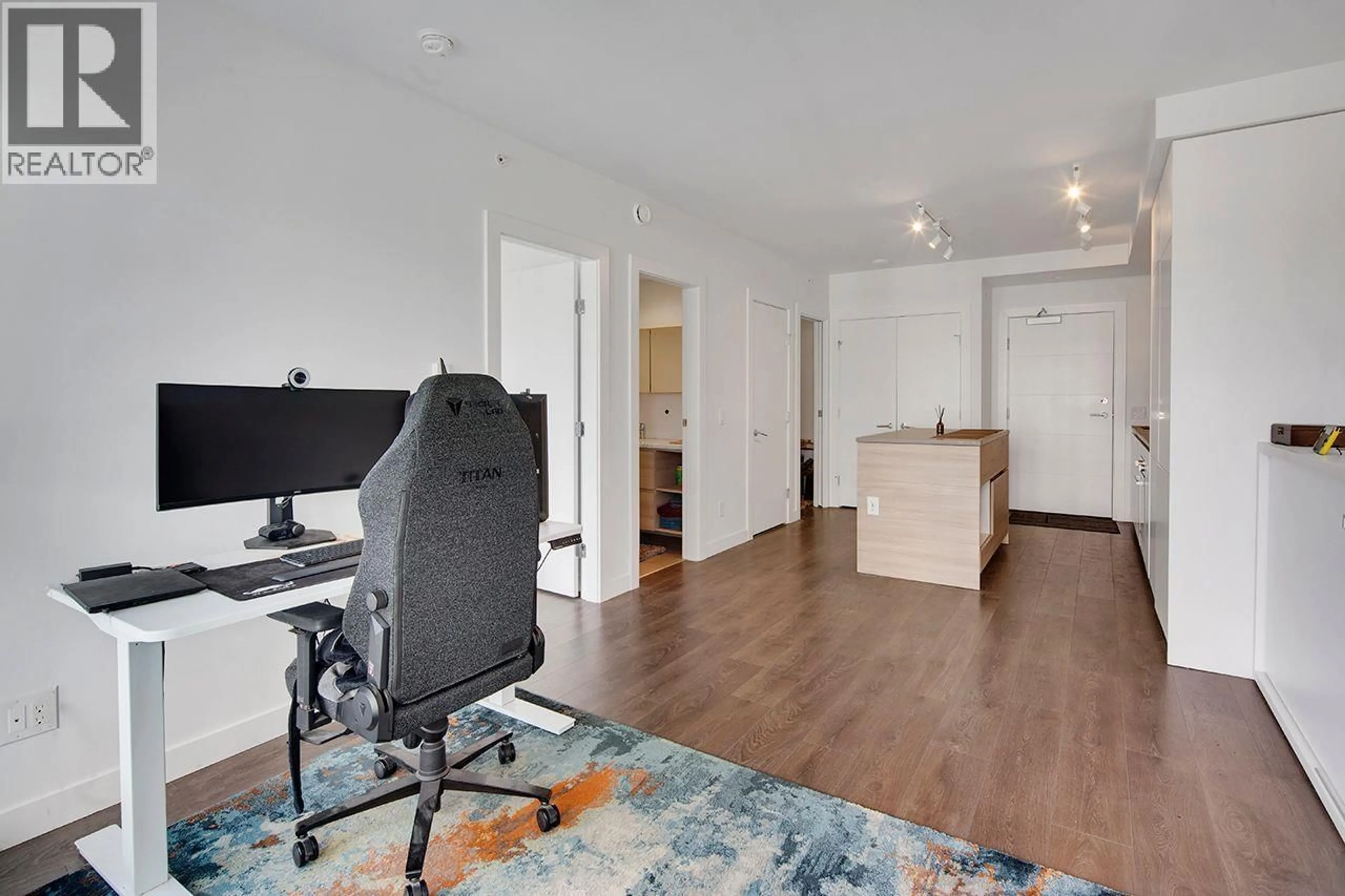 A pic of a room for 1710 - 652 WHITING WAY, Coquitlam British Columbia V3J0K3