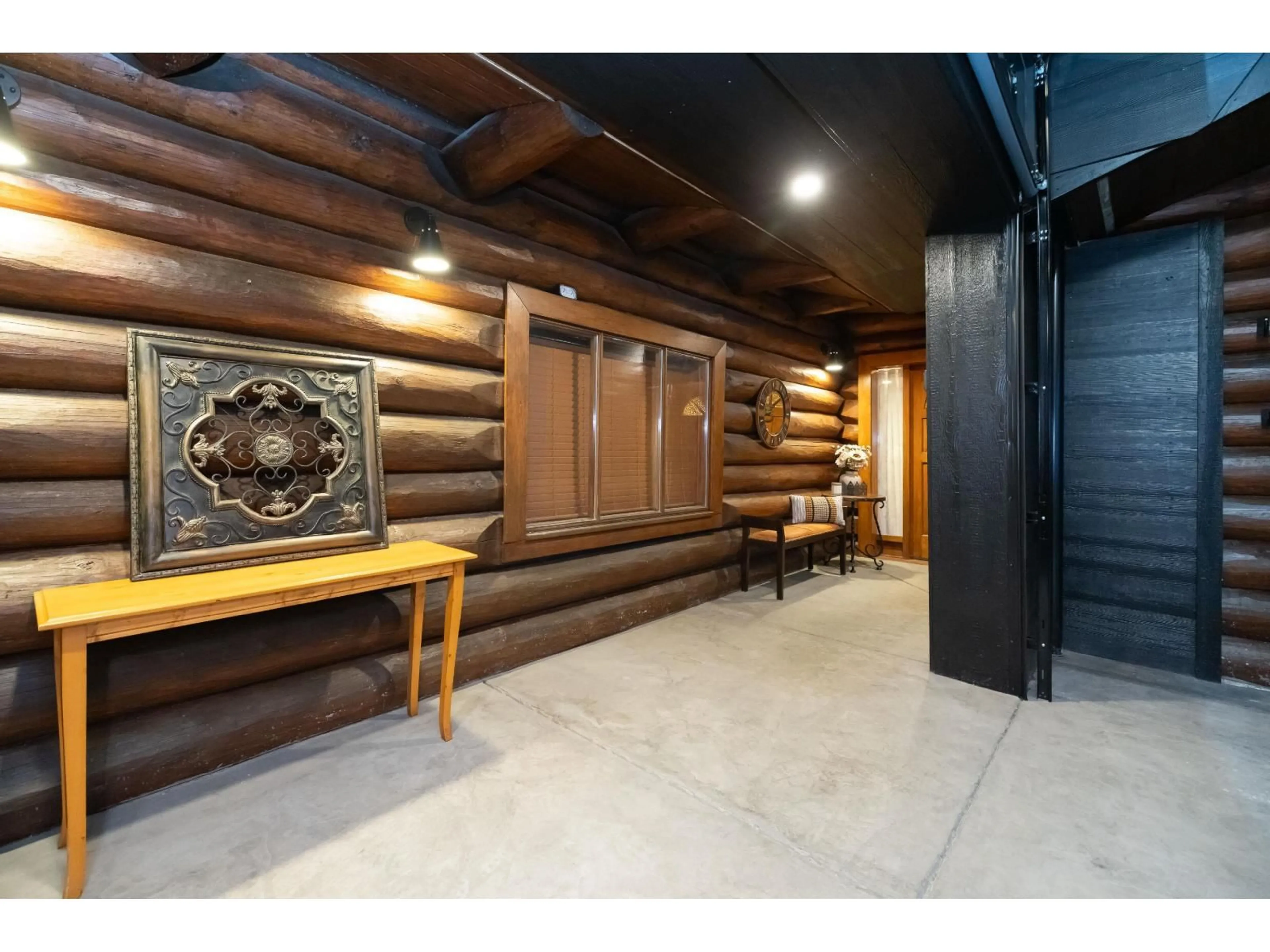 Indoor foyer for 46492 VALLEYVIEW ROAD, Chilliwack British Columbia V2R5M8