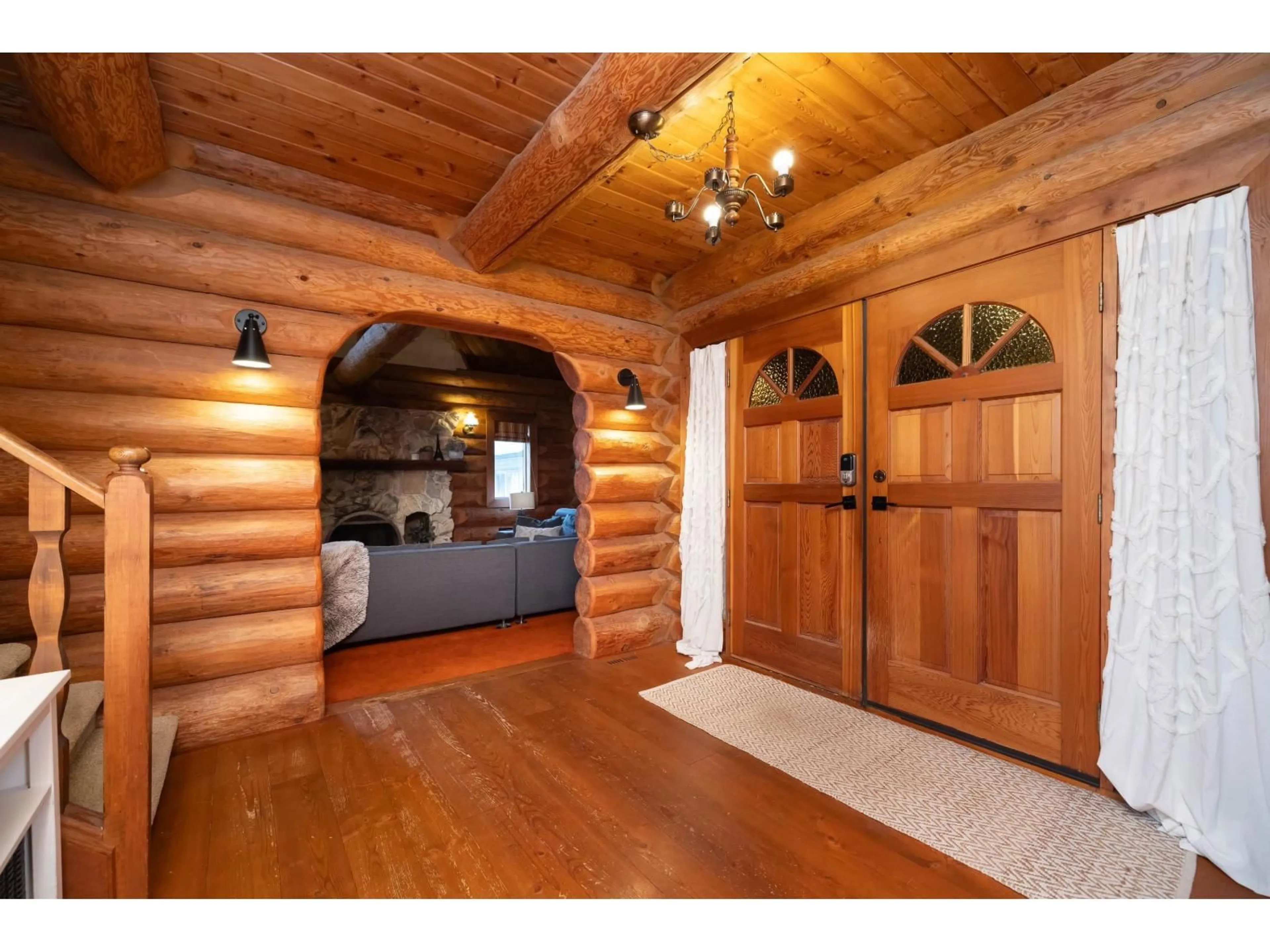 Indoor entryway for 46492 VALLEYVIEW ROAD, Chilliwack British Columbia V2R5M8