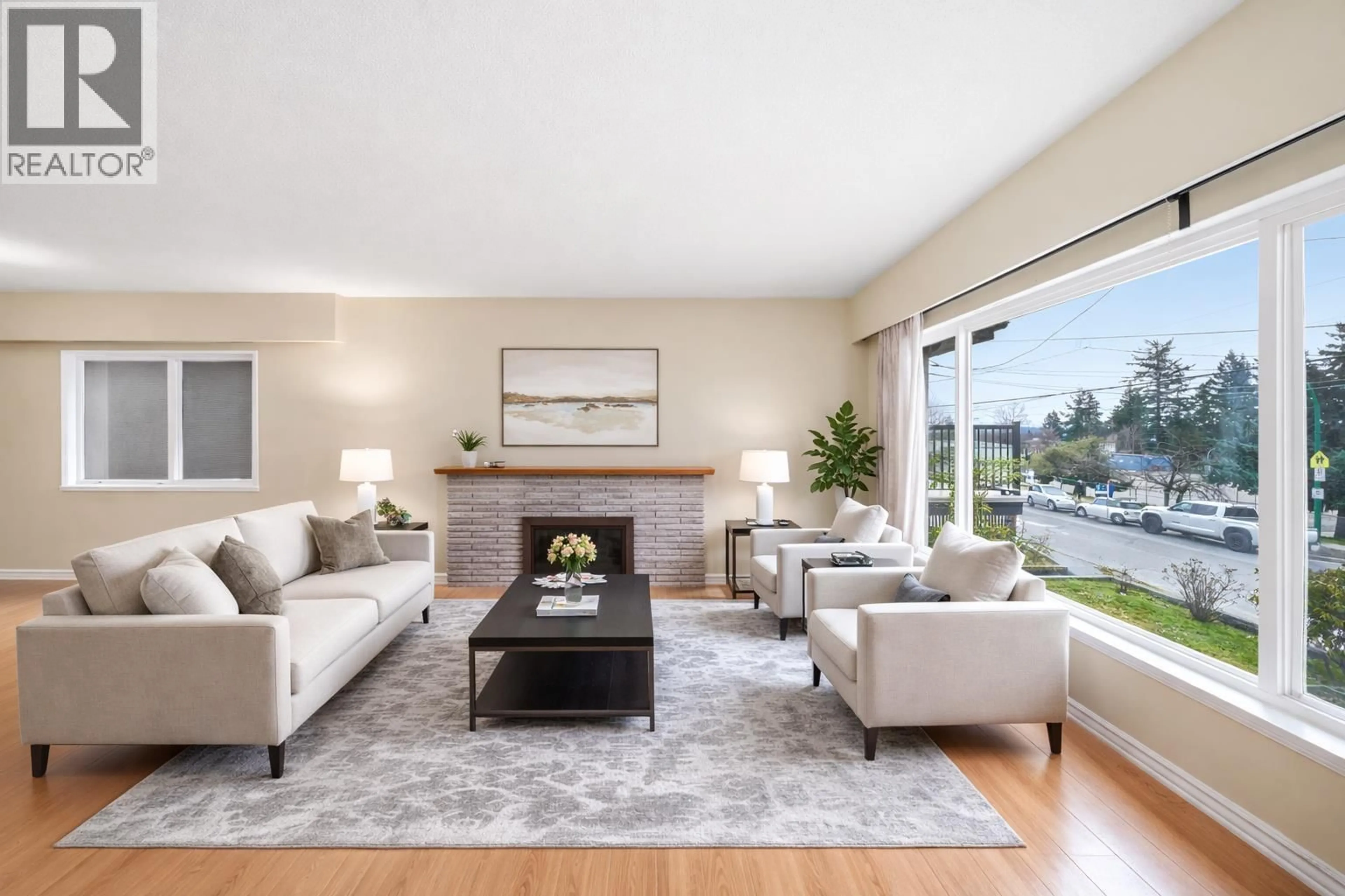 Living room with furniture, unknown for 5679 CLINTON STREET, Burnaby British Columbia V5J2M2