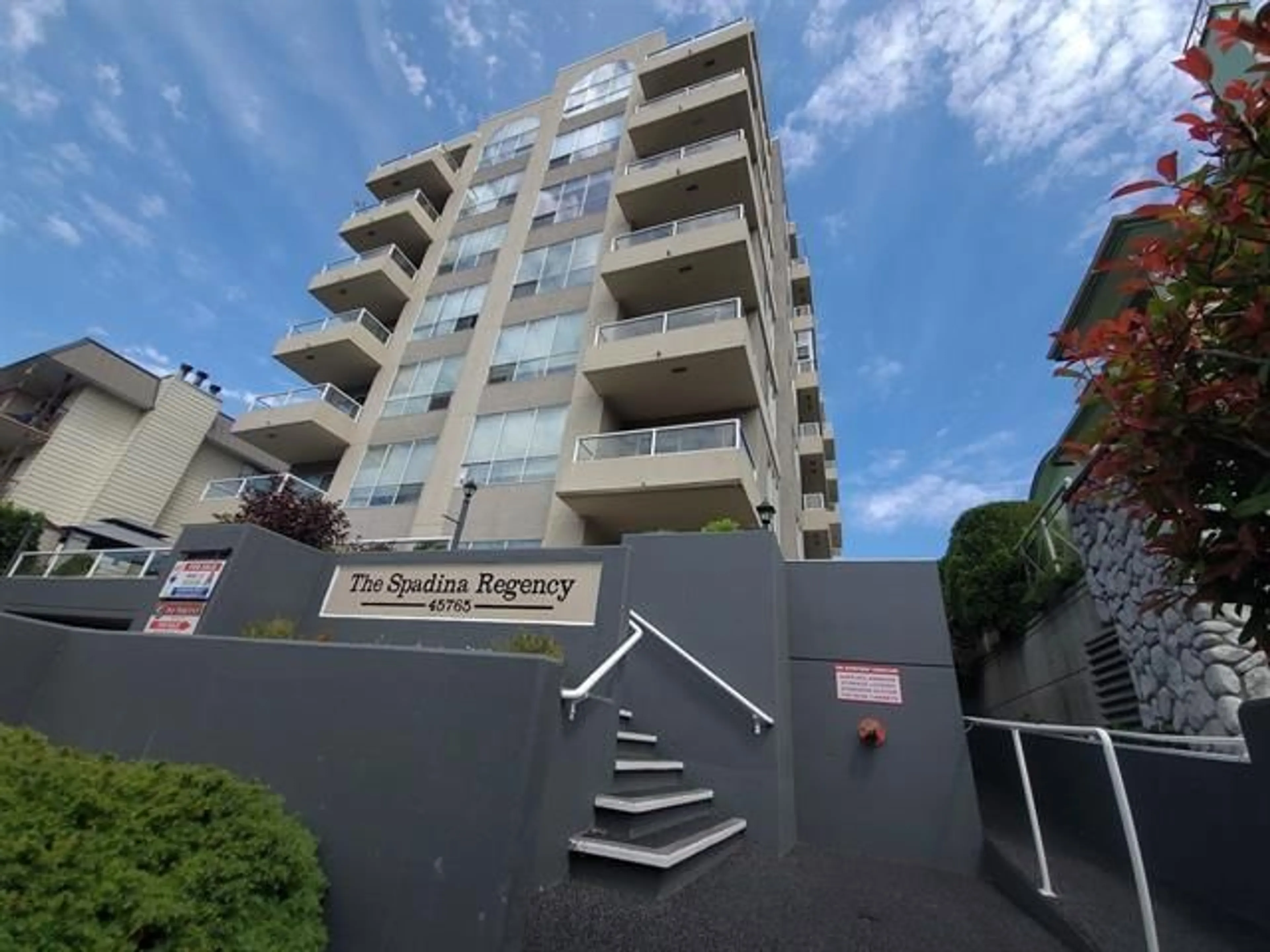 A pic from outside/outdoor area/front of a property/back of a property/a pic from drone, building for 602 - 45765 SPADINA AVENUE, Chilliwack British Columbia V2P1T5