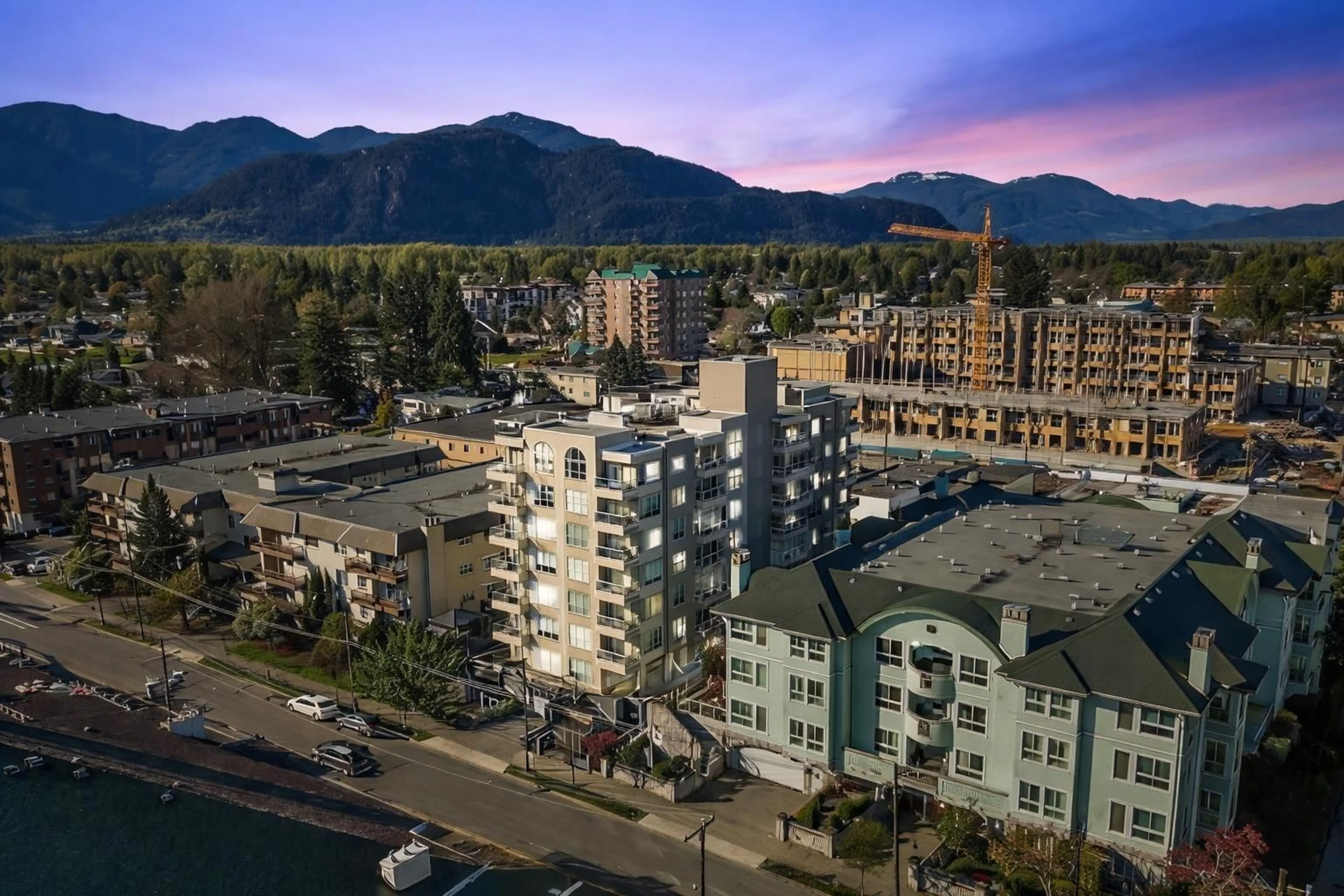 A pic from outside/outdoor area/front of a property/back of a property/a pic from drone, mountain view for 602 - 45765 SPADINA AVENUE, Chilliwack British Columbia V2P1T5