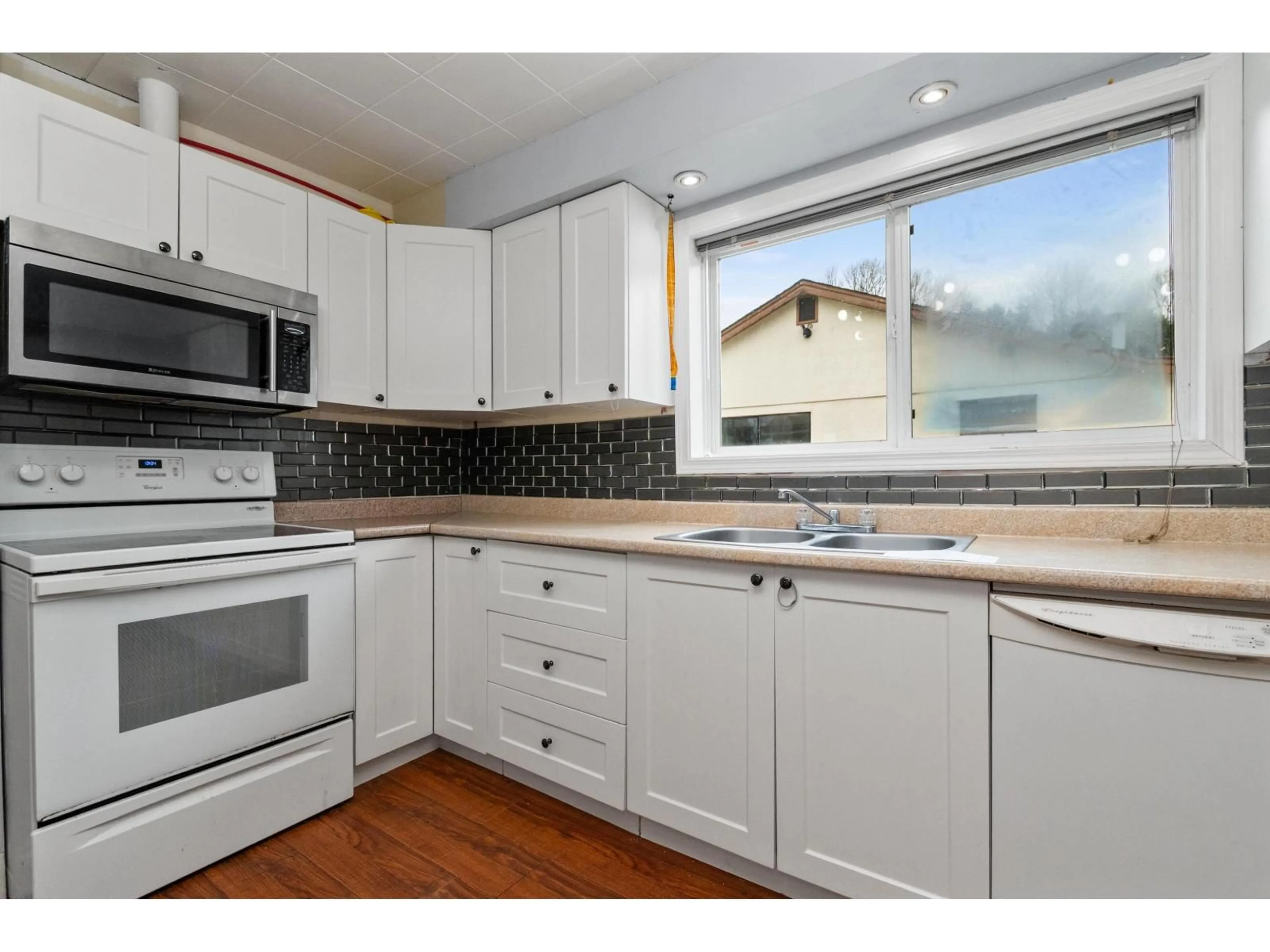 Standard kitchen, unknown for 8825 EDWARD STREET, Chilliwack British Columbia V2P4C8
