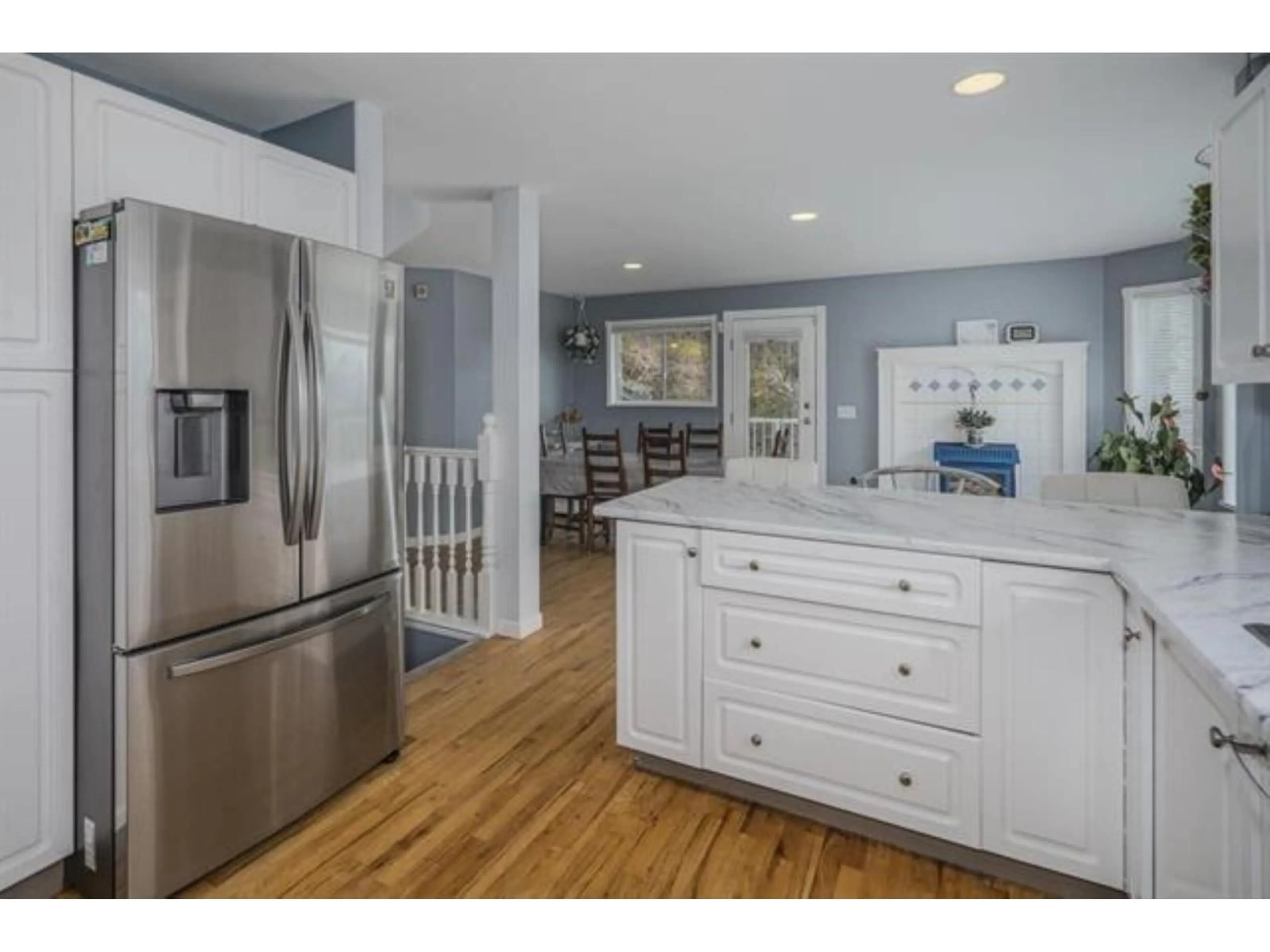 Open concept kitchen, unknown for 2255 MOUNTAIN DRIVE, Abbotsford British Columbia V3G1E4