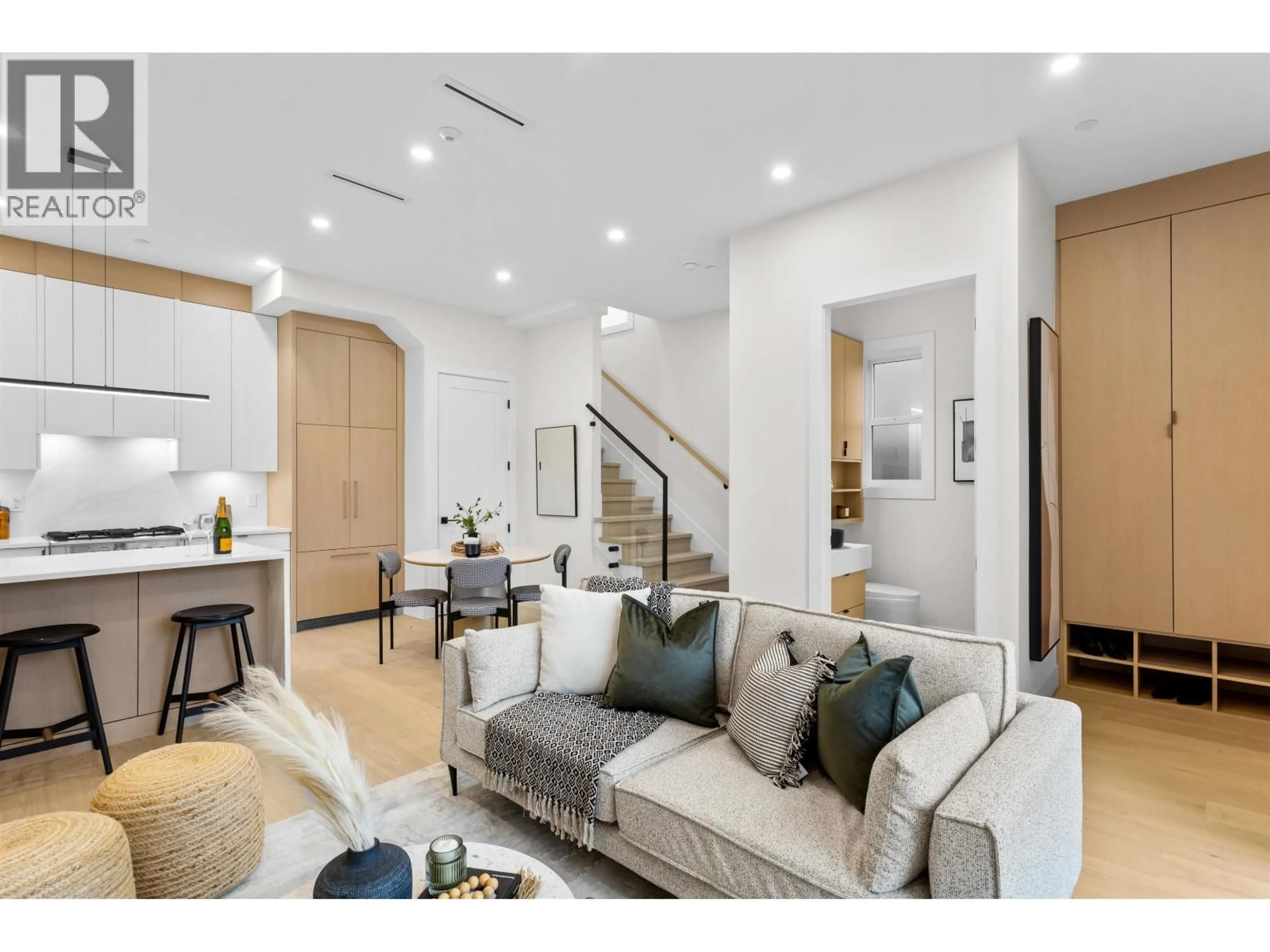 Living room with furniture, unknown for 1 - 5306 CULLODEN STREET, Vancouver British Columbia V5W3R6