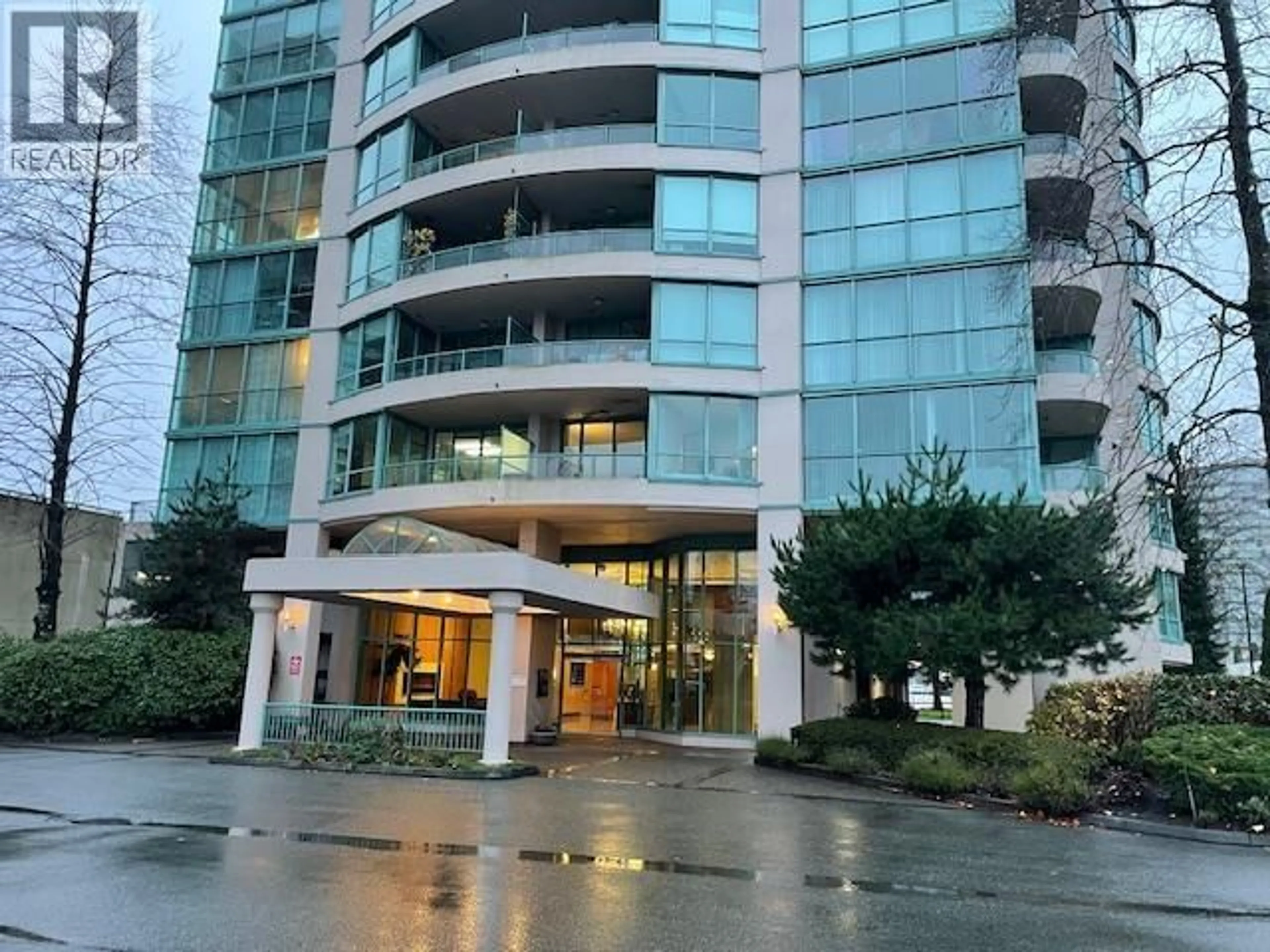 Indoor foyer for 406 - 8871 LANSDOWNE ROAD, Richmond British Columbia V6X3X8