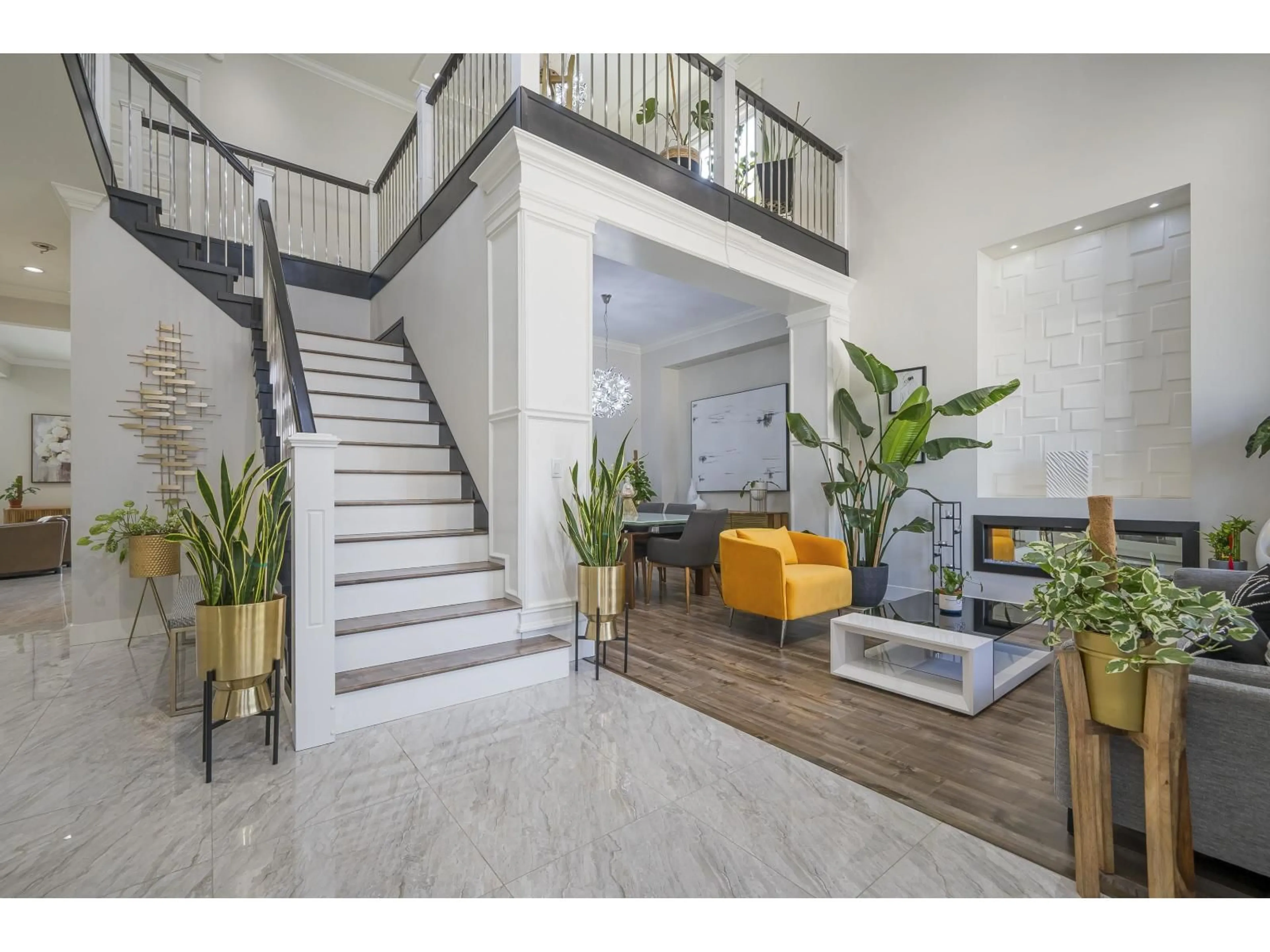 Indoor foyer for 5876 139A STREET, Surrey British Columbia V3X0G7