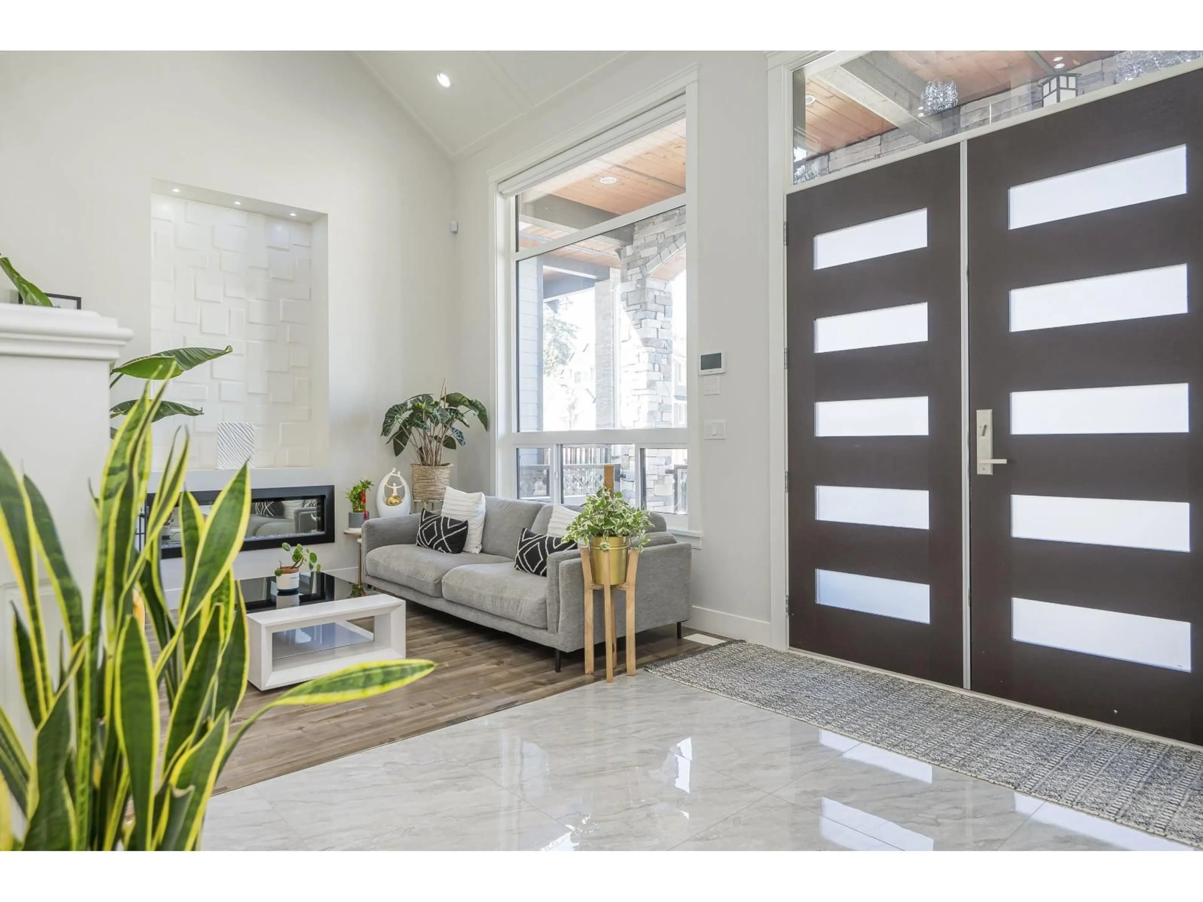 Indoor entryway for 5876 139A STREET, Surrey British Columbia V3X0G7