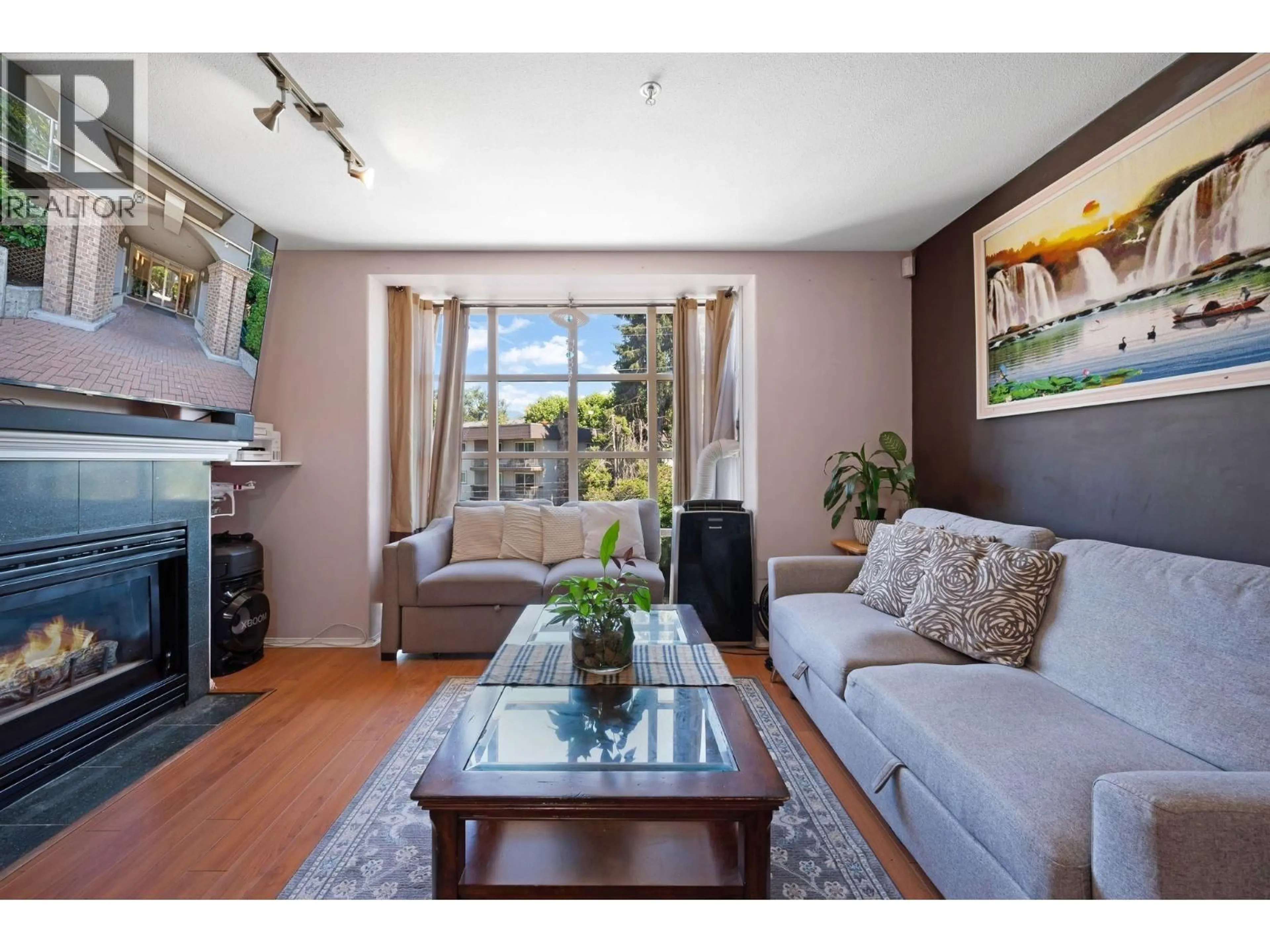 Living room with furniture, wood/laminate floor for 301 - 2360 WILSON AVENUE, Port Coquitlam British Columbia V3C1Z6