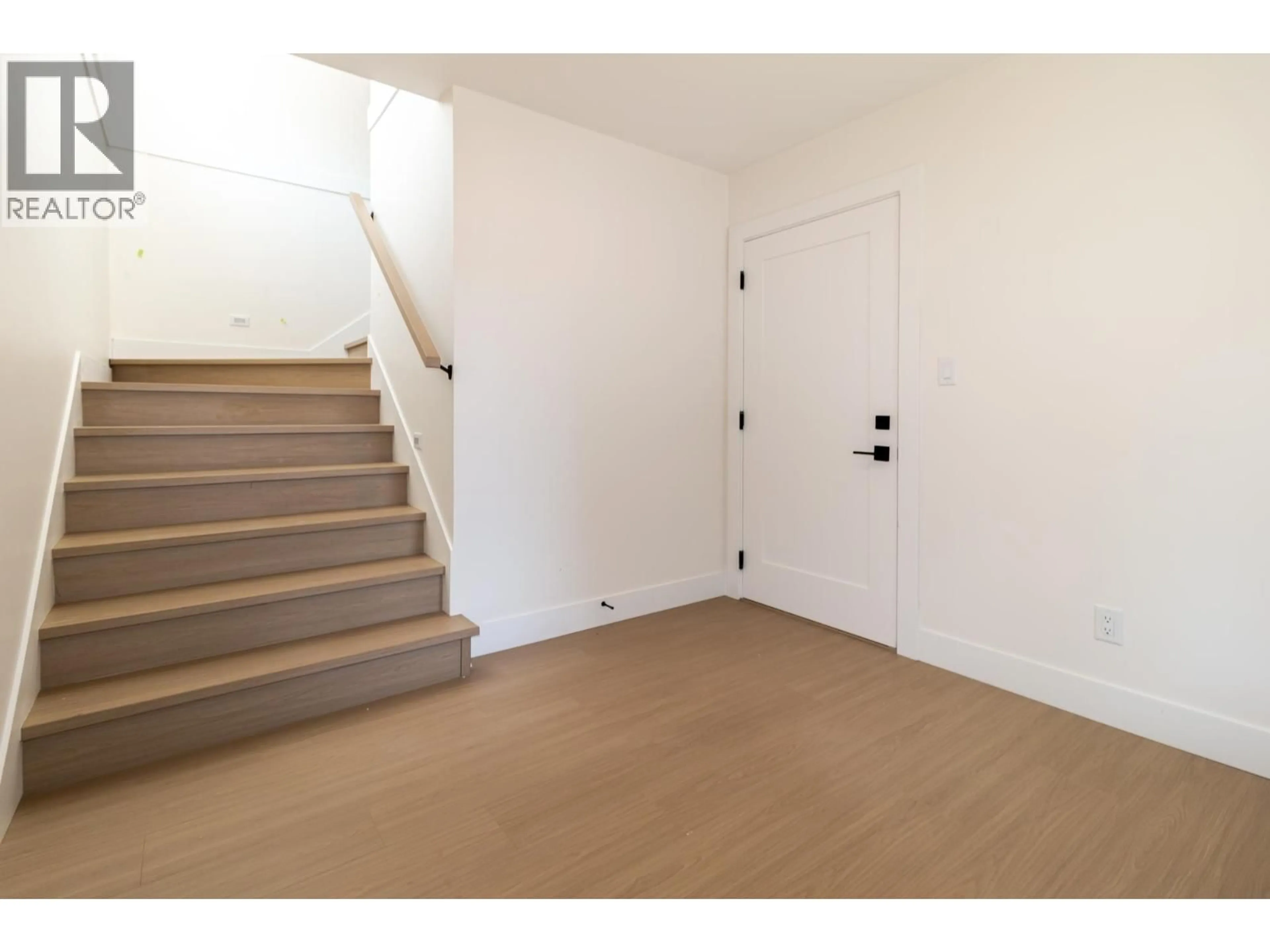 Indoor entryway for 38891 GARIBALDI AVENUE, Squamish British Columbia V8B0E8