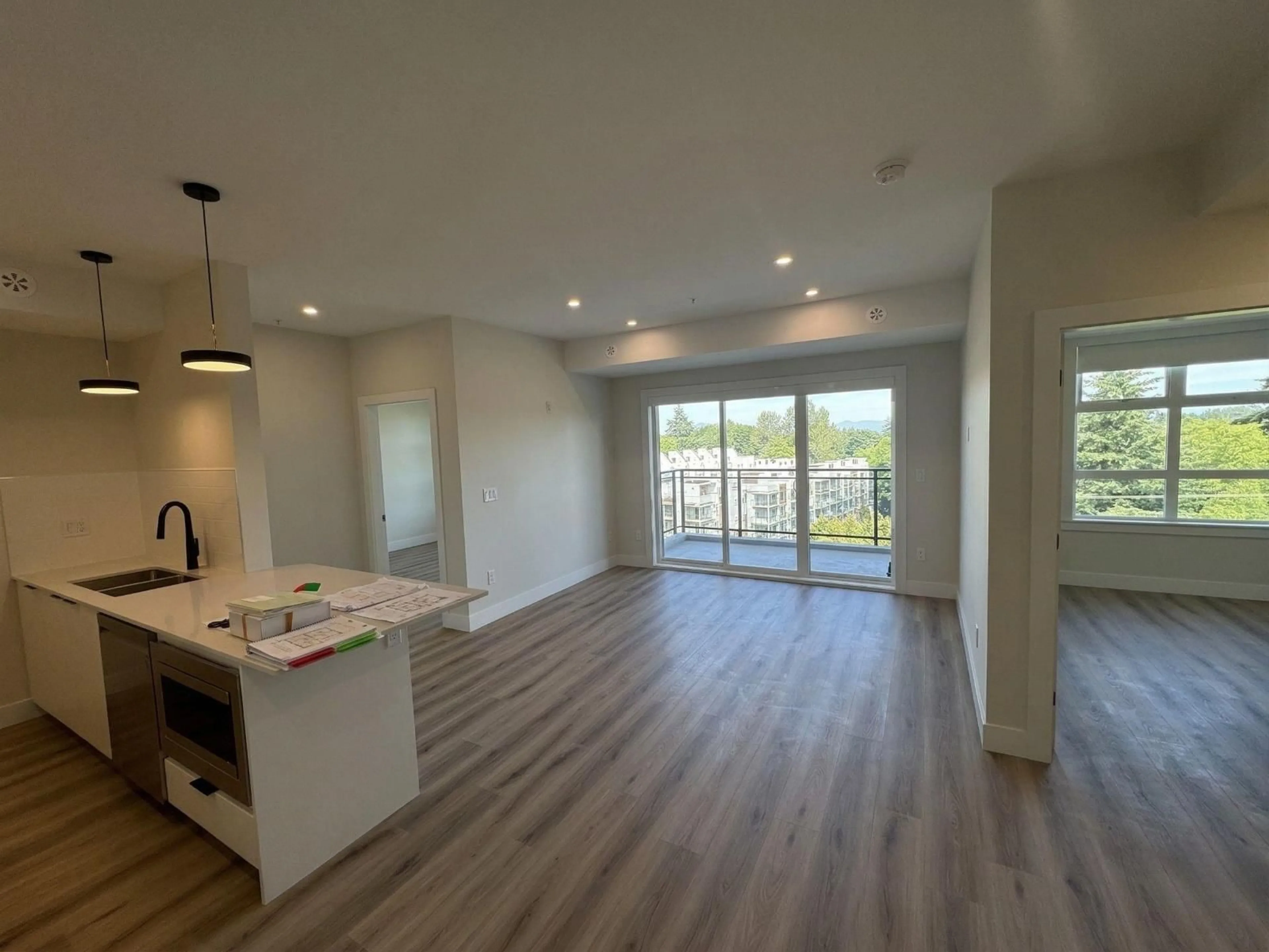 Unknown for 506 - 6285 KING GEORGE BOULEVARD, Surrey British Columbia V3X0L3