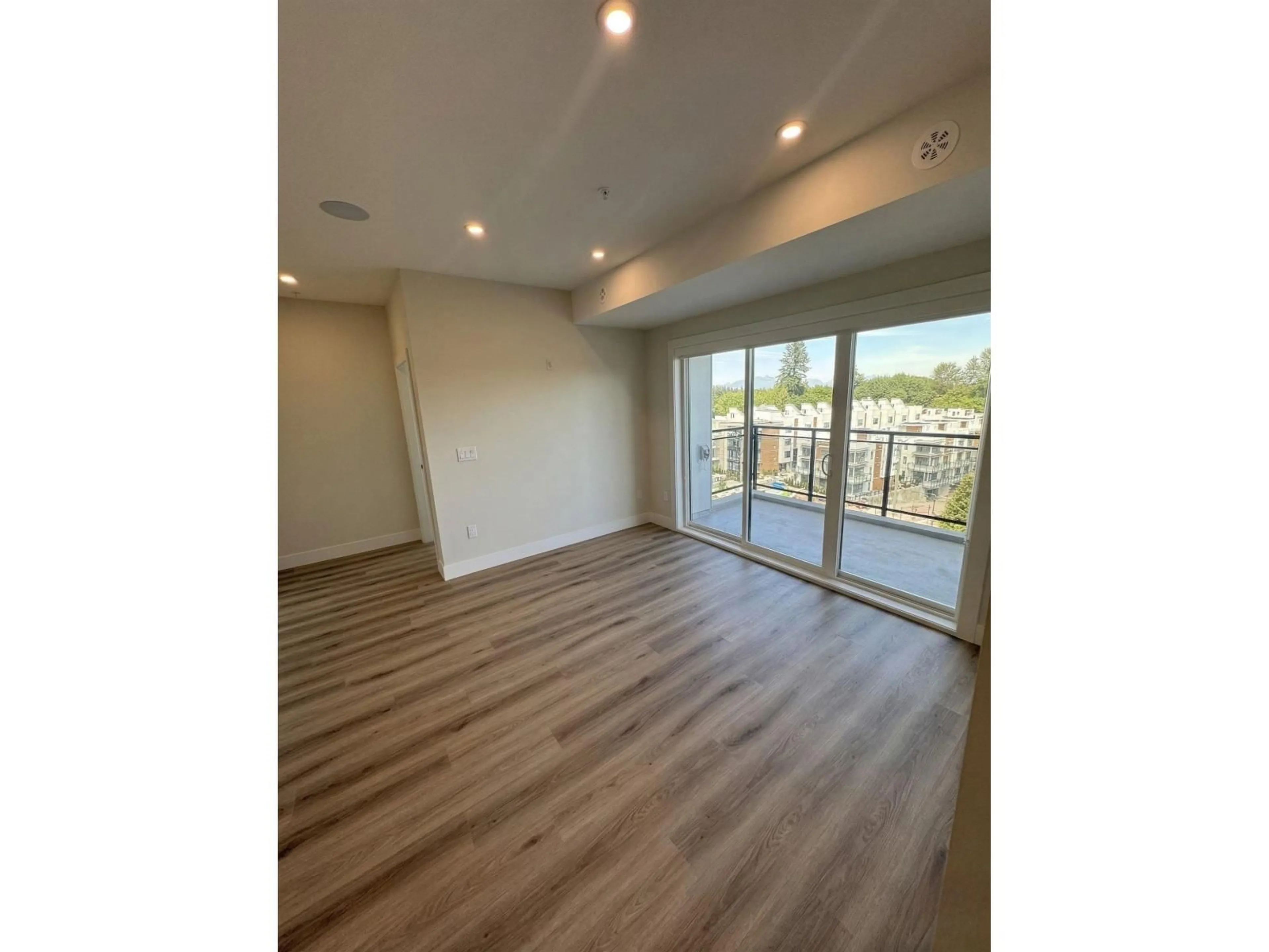 A pic of a room for 506 - 6285 KING GEORGE BOULEVARD, Surrey British Columbia V3X0L3