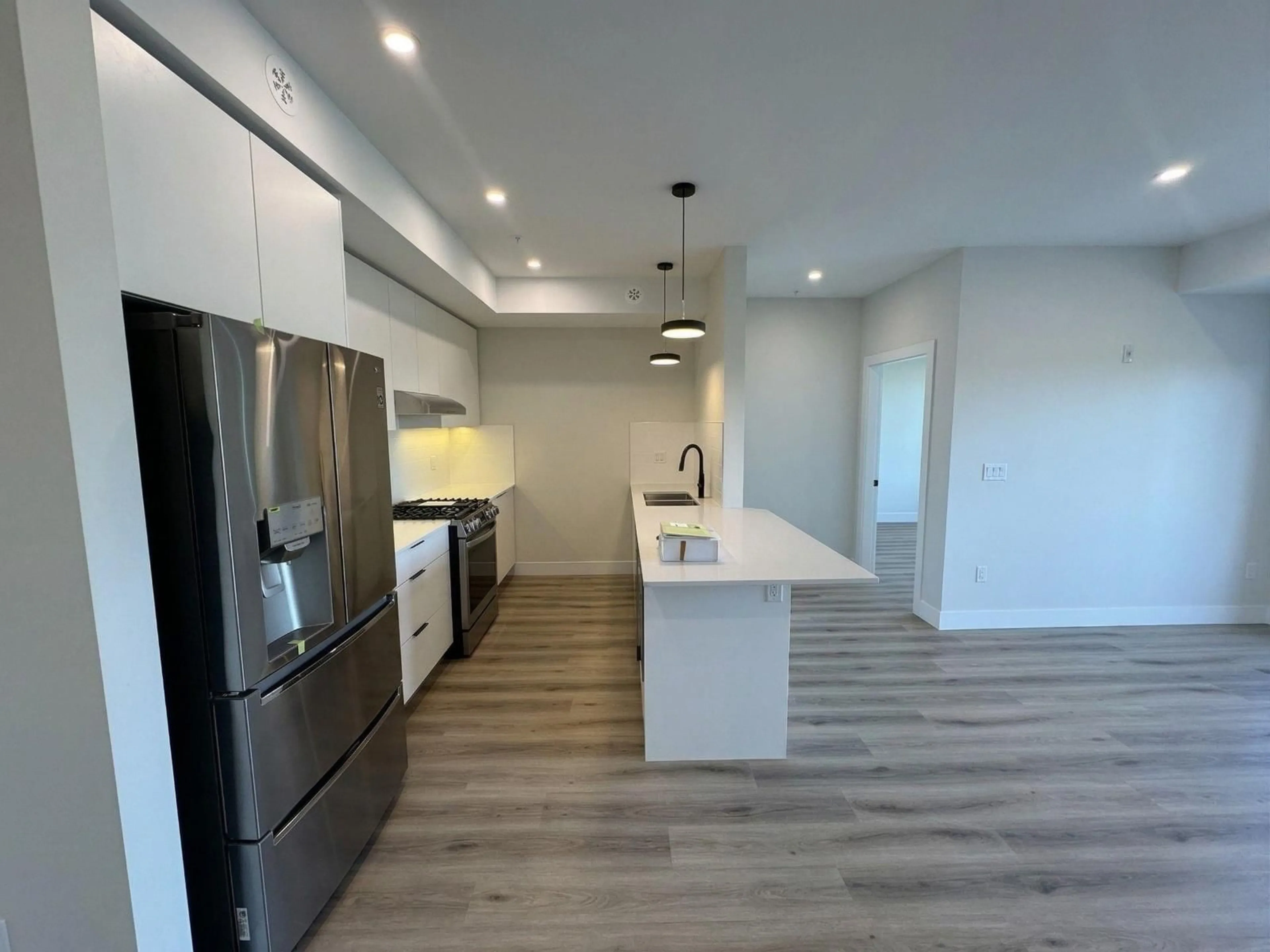 Open concept kitchen, unknown for 506 - 6285 KING GEORGE BOULEVARD, Surrey British Columbia V3X0L3