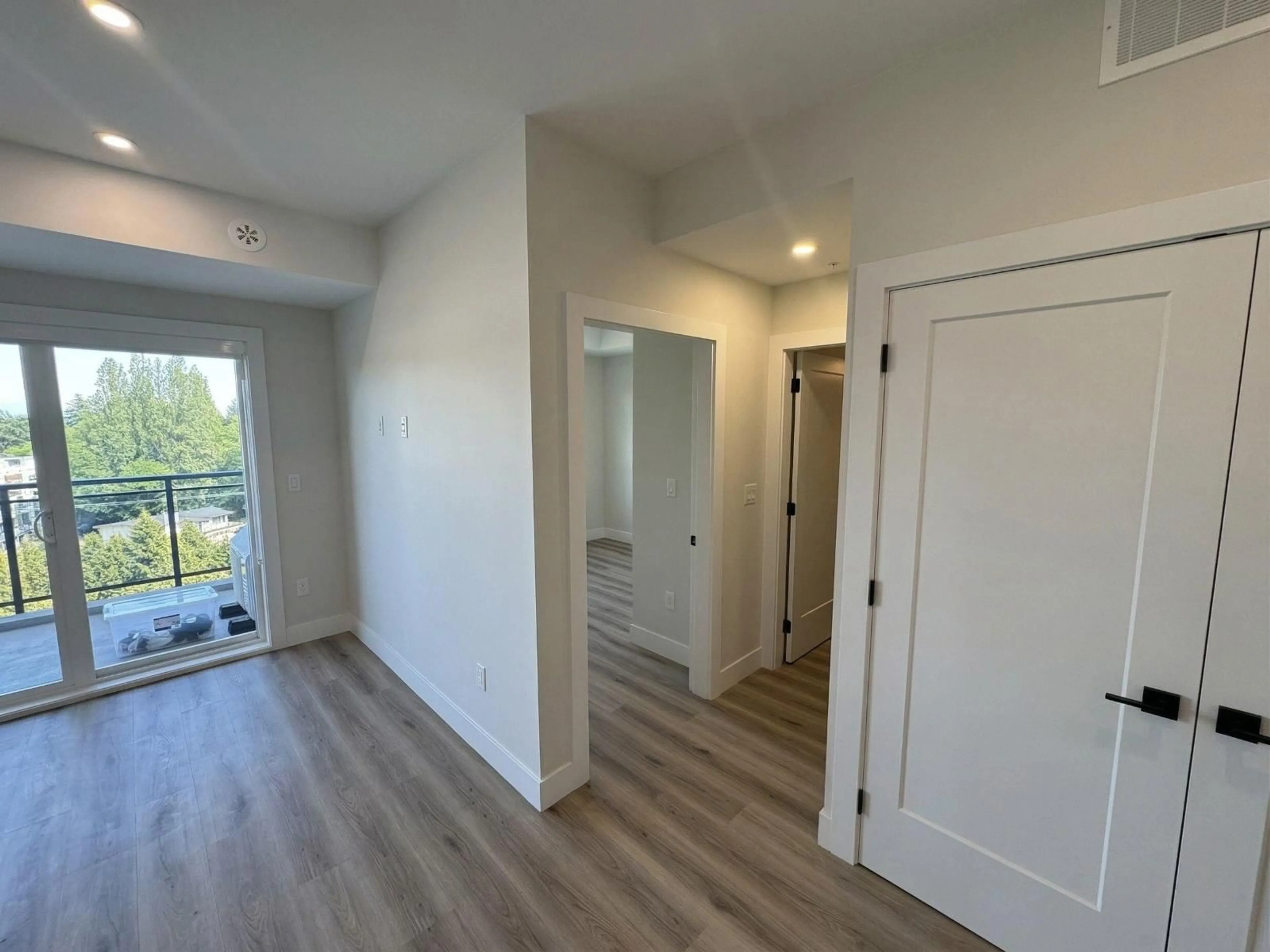 A pic of a room for 506 - 6285 KING GEORGE BOULEVARD, Surrey British Columbia V3X0L3