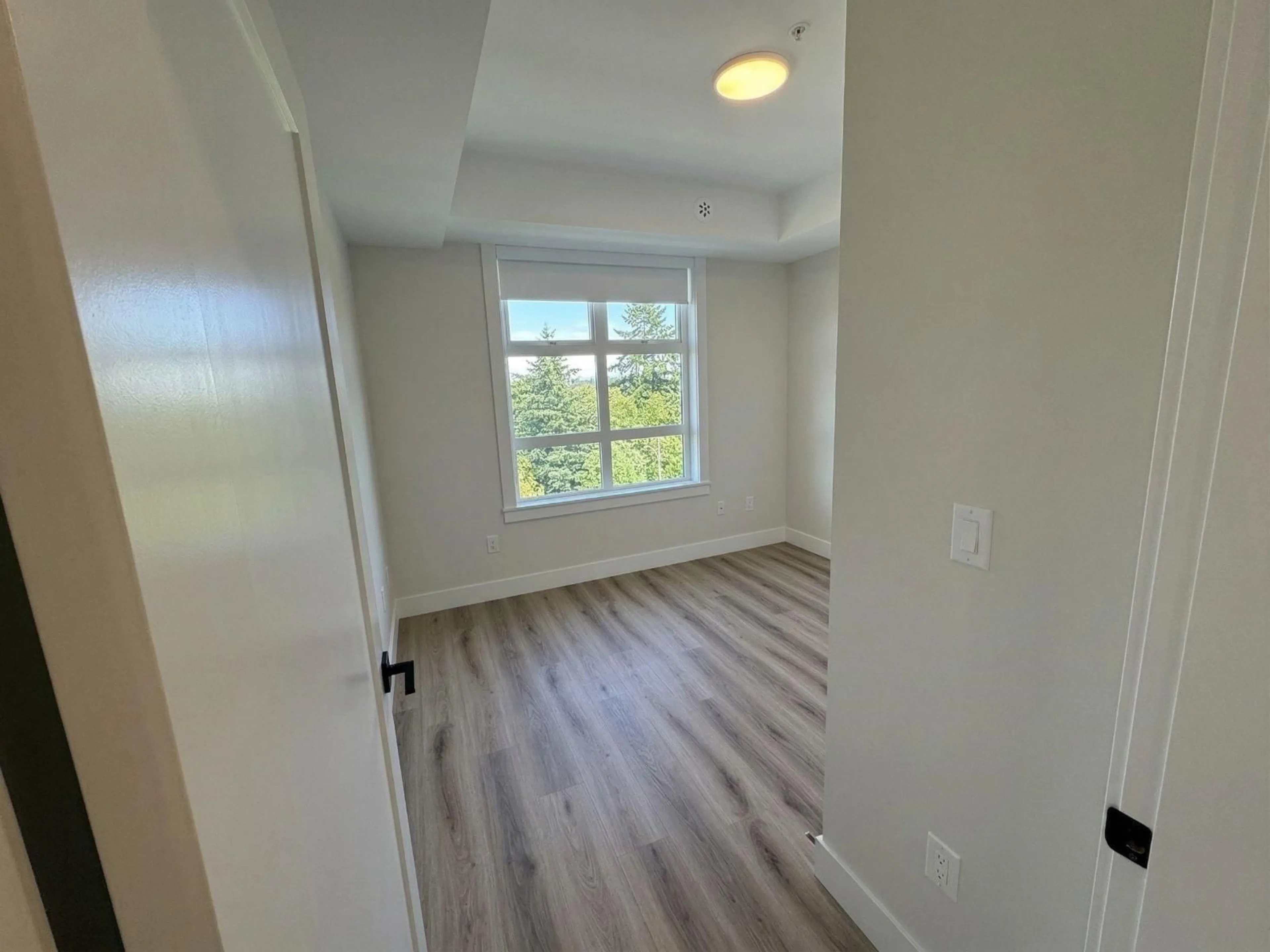 A pic of a room for 506 - 6285 KING GEORGE BOULEVARD, Surrey British Columbia V3X0L3
