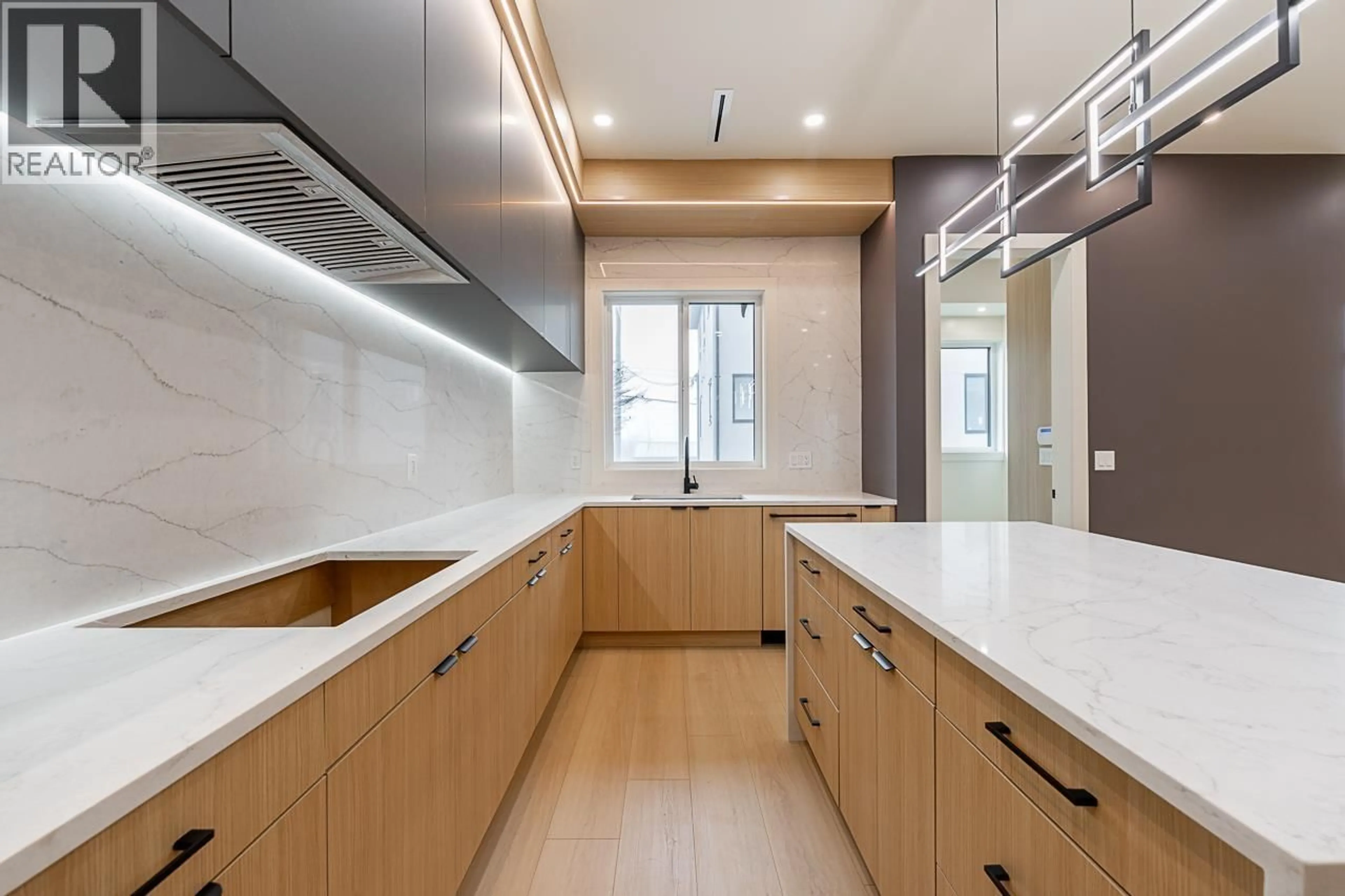 Contemporary kitchen, unknown for 2 - 6554 CHARLES STREET, Burnaby British Columbia V5B2H1