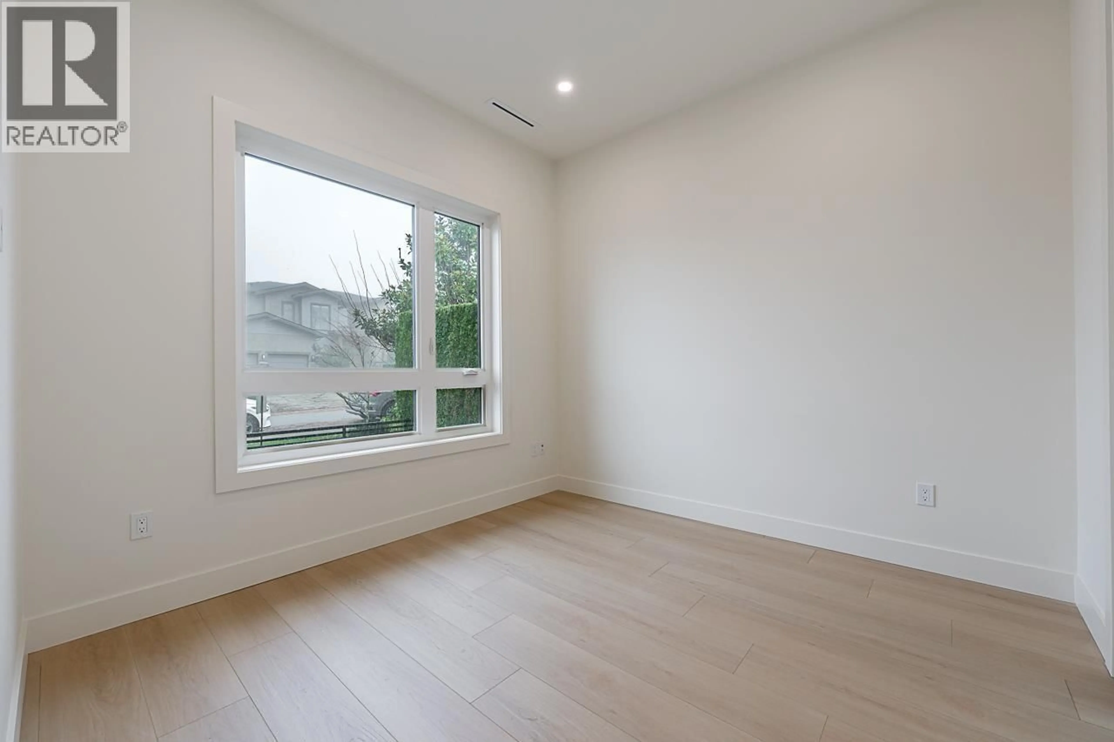 A pic of a room for 2 - 6554 CHARLES STREET, Burnaby British Columbia V5B2H1