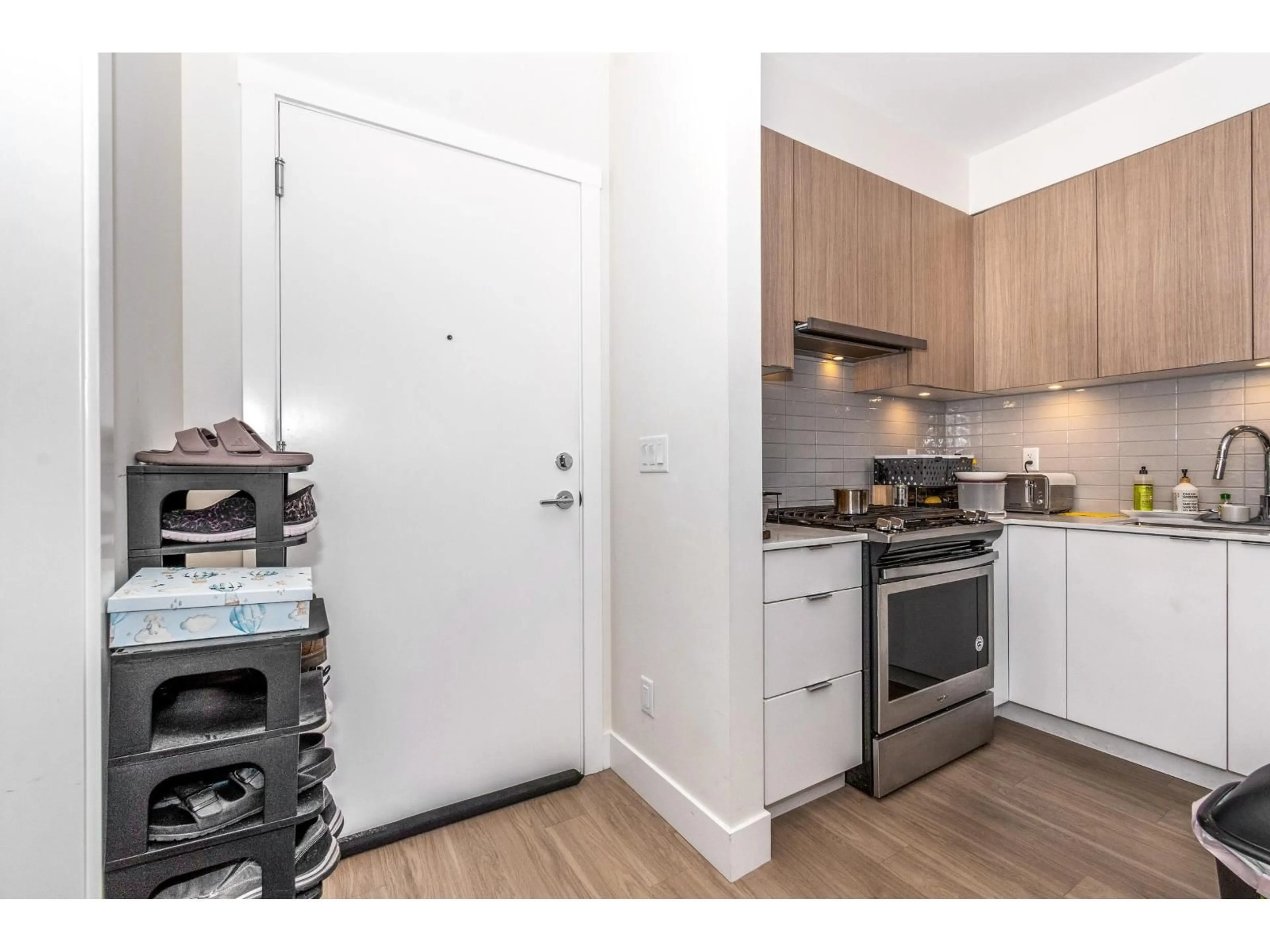 Standard kitchen, wood/laminate floor for 407 - 6960 NICHOLSON ROAD, Delta British Columbia V4E0A9