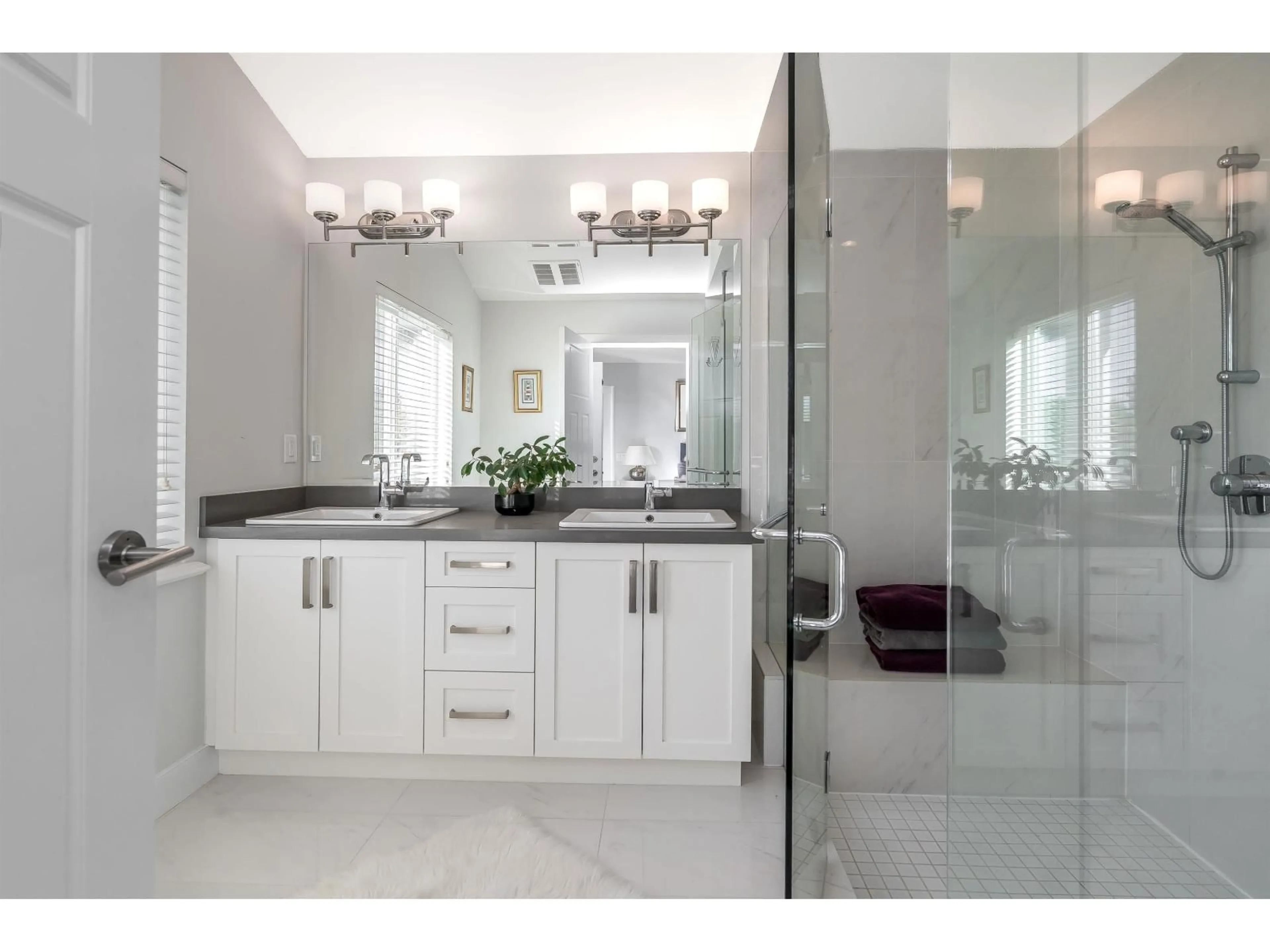 Contemporary bathroom, ceramic/tile floor for 16772 23 AVENUE, Surrey British Columbia V3Z0M7