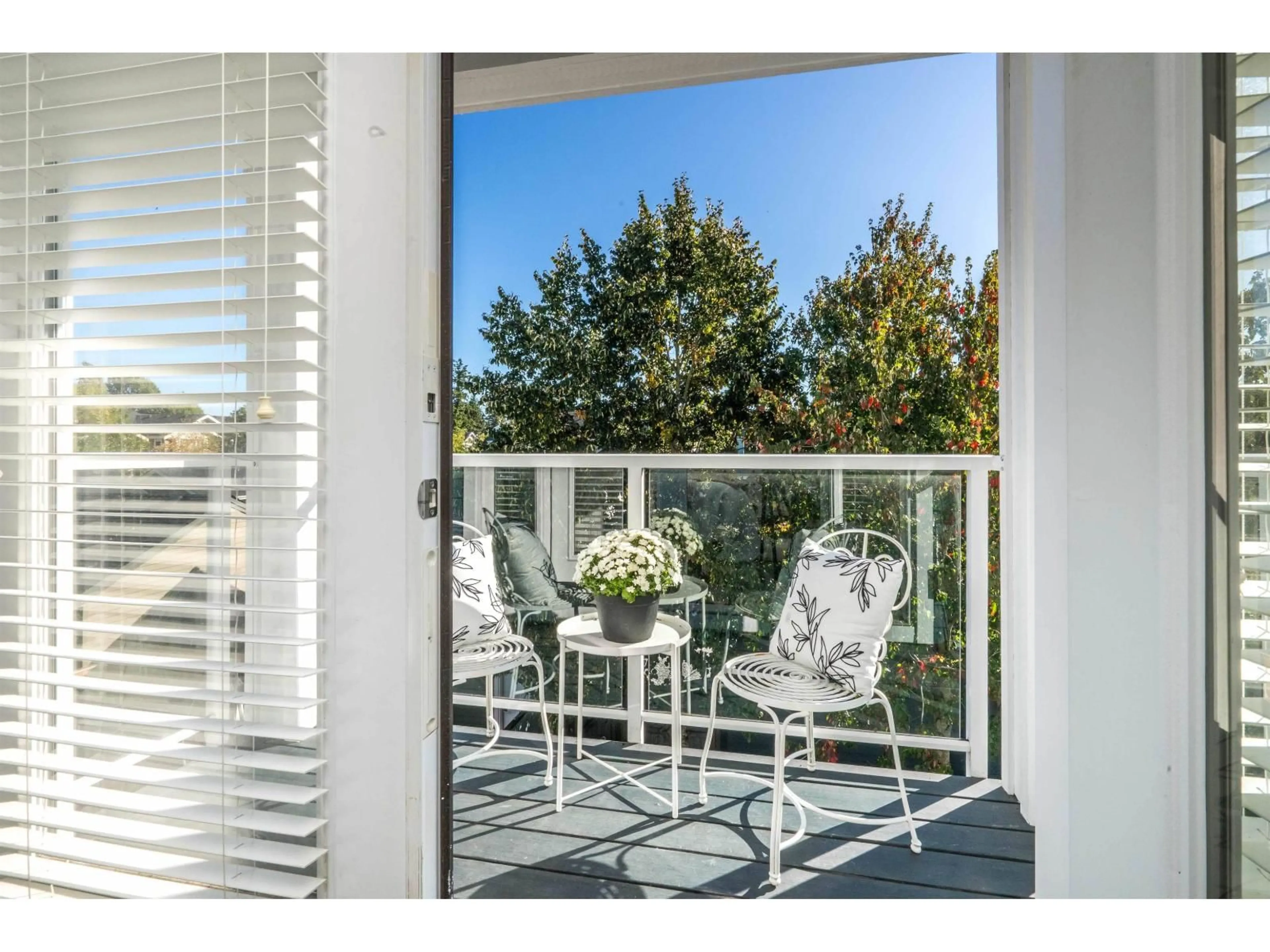 Balcony in the apartment, water/lake/river/ocean view for 16772 23 AVENUE, Surrey British Columbia V3Z0M7