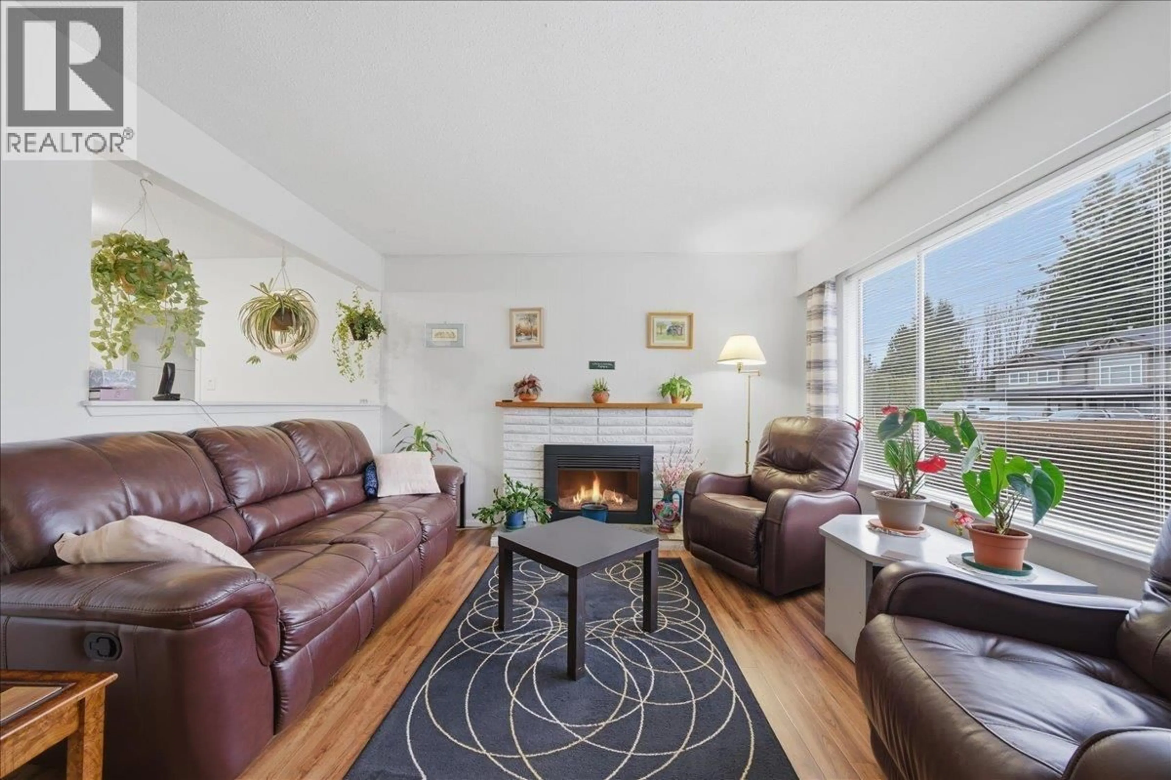 Living room with furniture, unknown for 11735 STEEVES STREET, Maple Ridge British Columbia V2X4X7