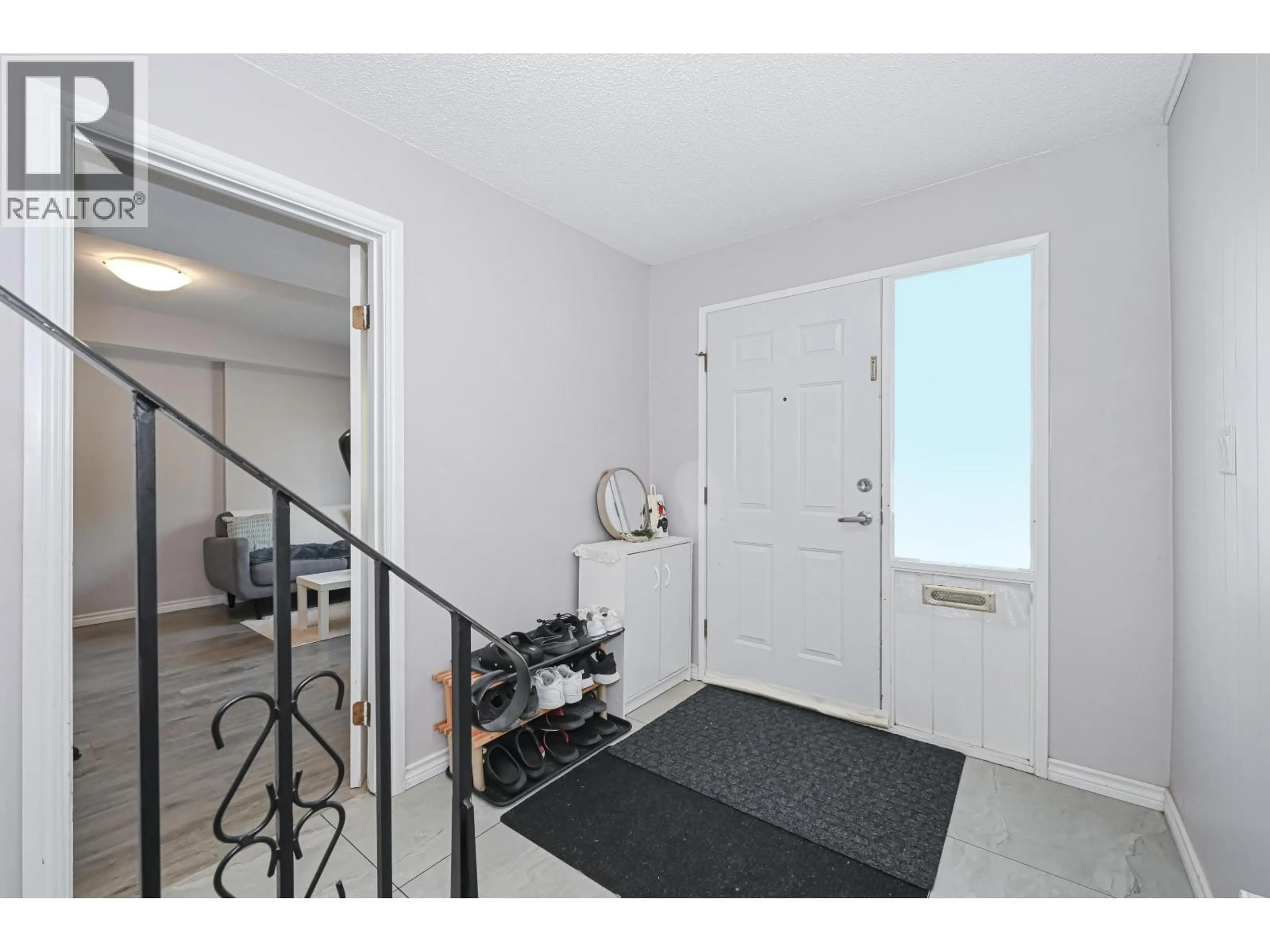 Indoor entryway for 1818 FRASER AVENUE, Port Coquitlam British Columbia V3B1N1