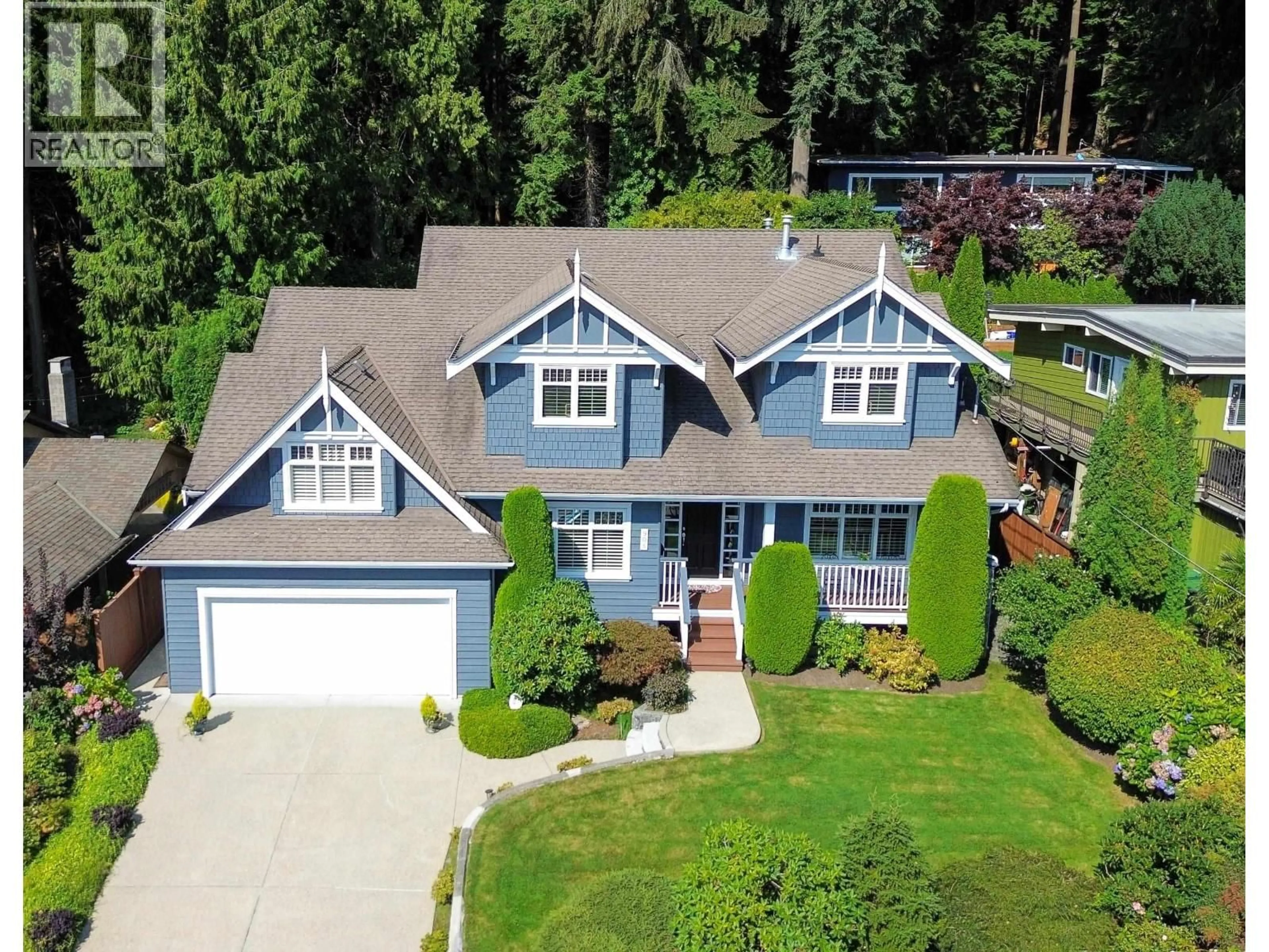 A pic from outside/outdoor area/front of a property/back of a property/a pic from drone, street for 906 PROSPECT AVENUE, North Vancouver British Columbia V7R2M3