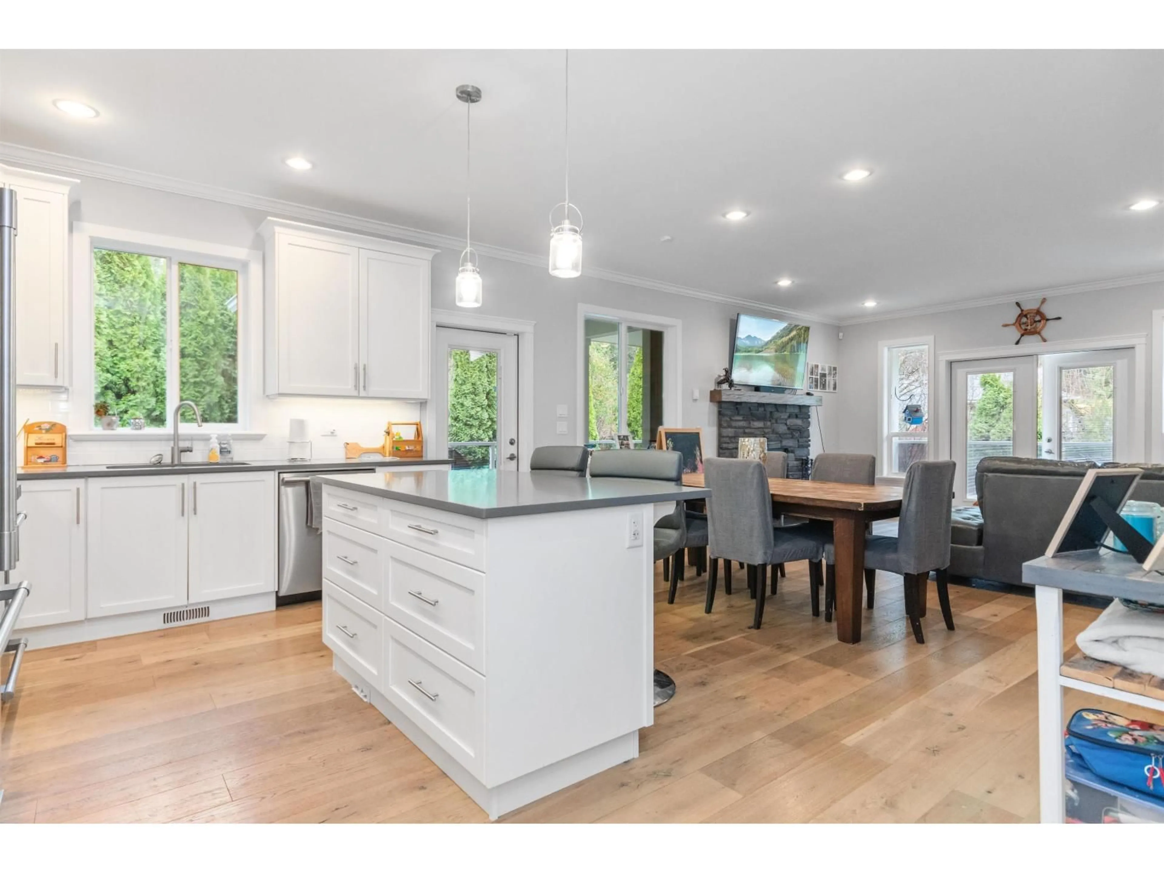 Open concept kitchen, wood/laminate floor for 66044 OGILVIEW DRIVE, Hope British Columbia V0X1L1