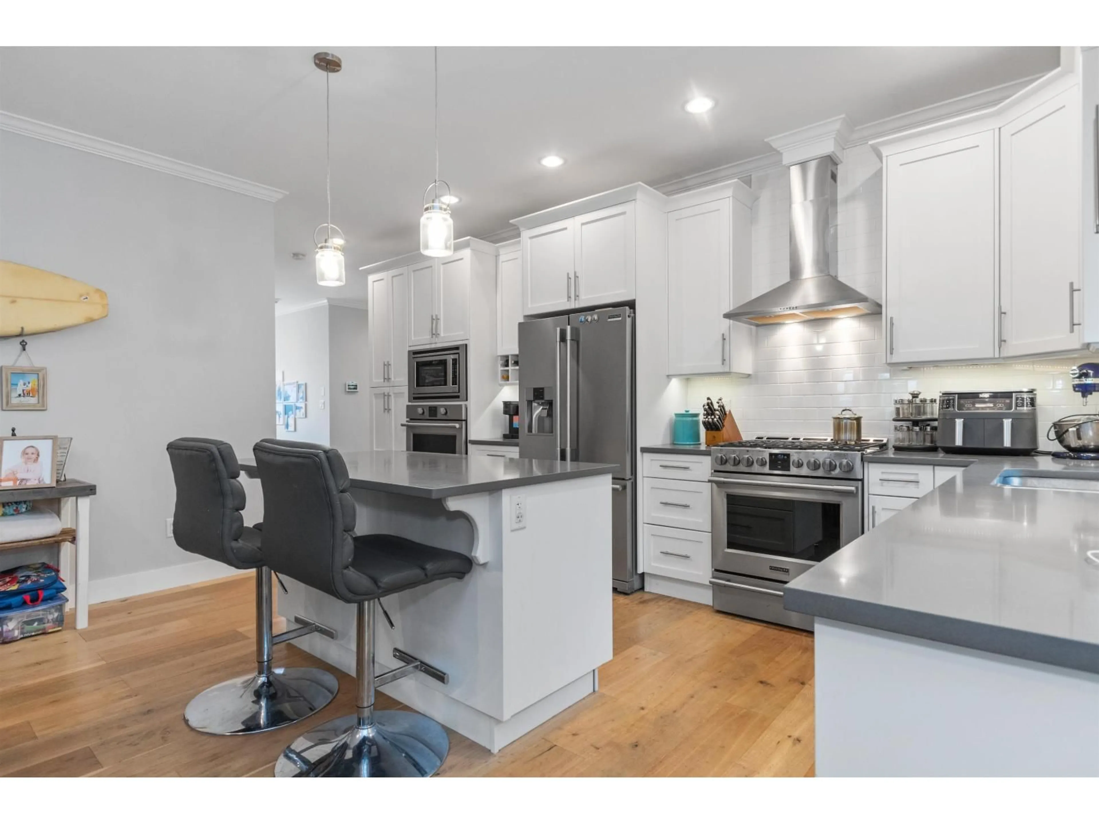 Open concept kitchen, wood/laminate floor for 66044 OGILVIEW DRIVE, Hope British Columbia V0X1L1