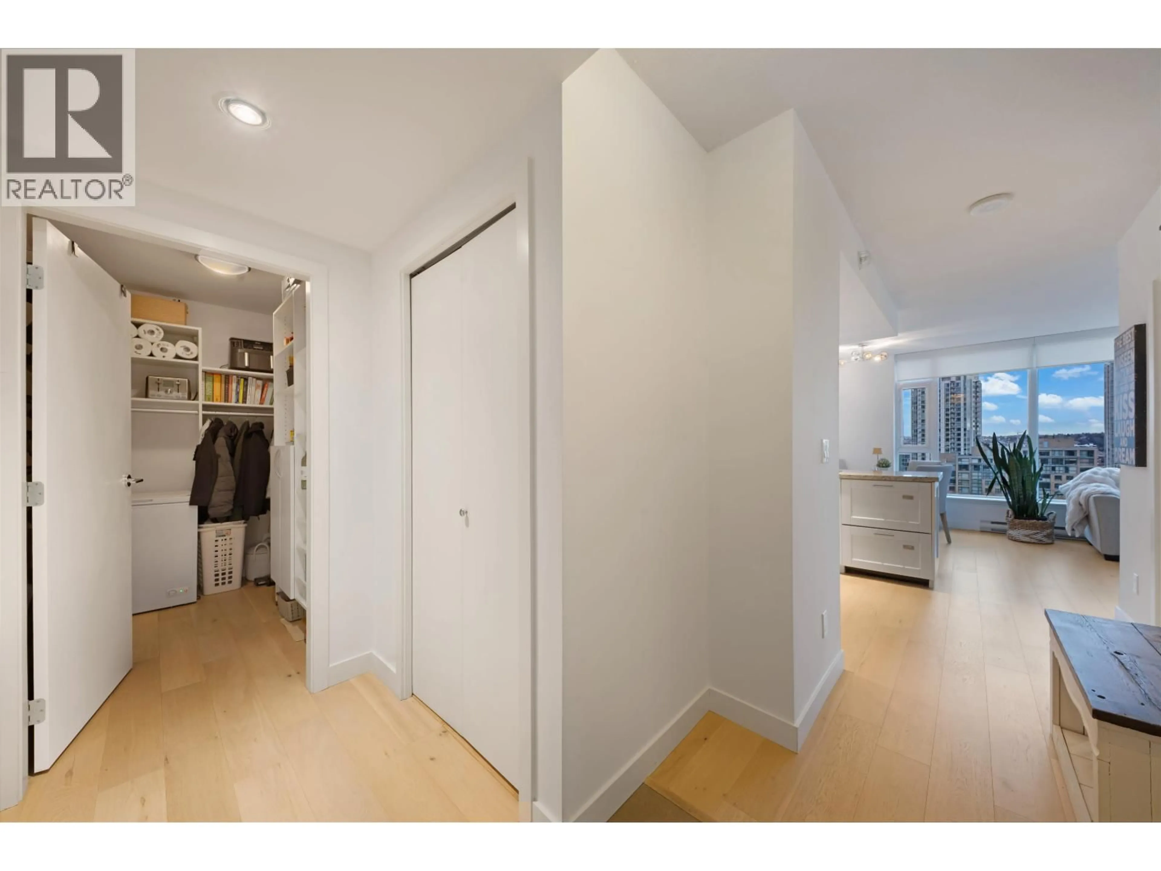 Indoor entryway for 1305 - 1133 HOMER STREET, Vancouver British Columbia V6B0B1