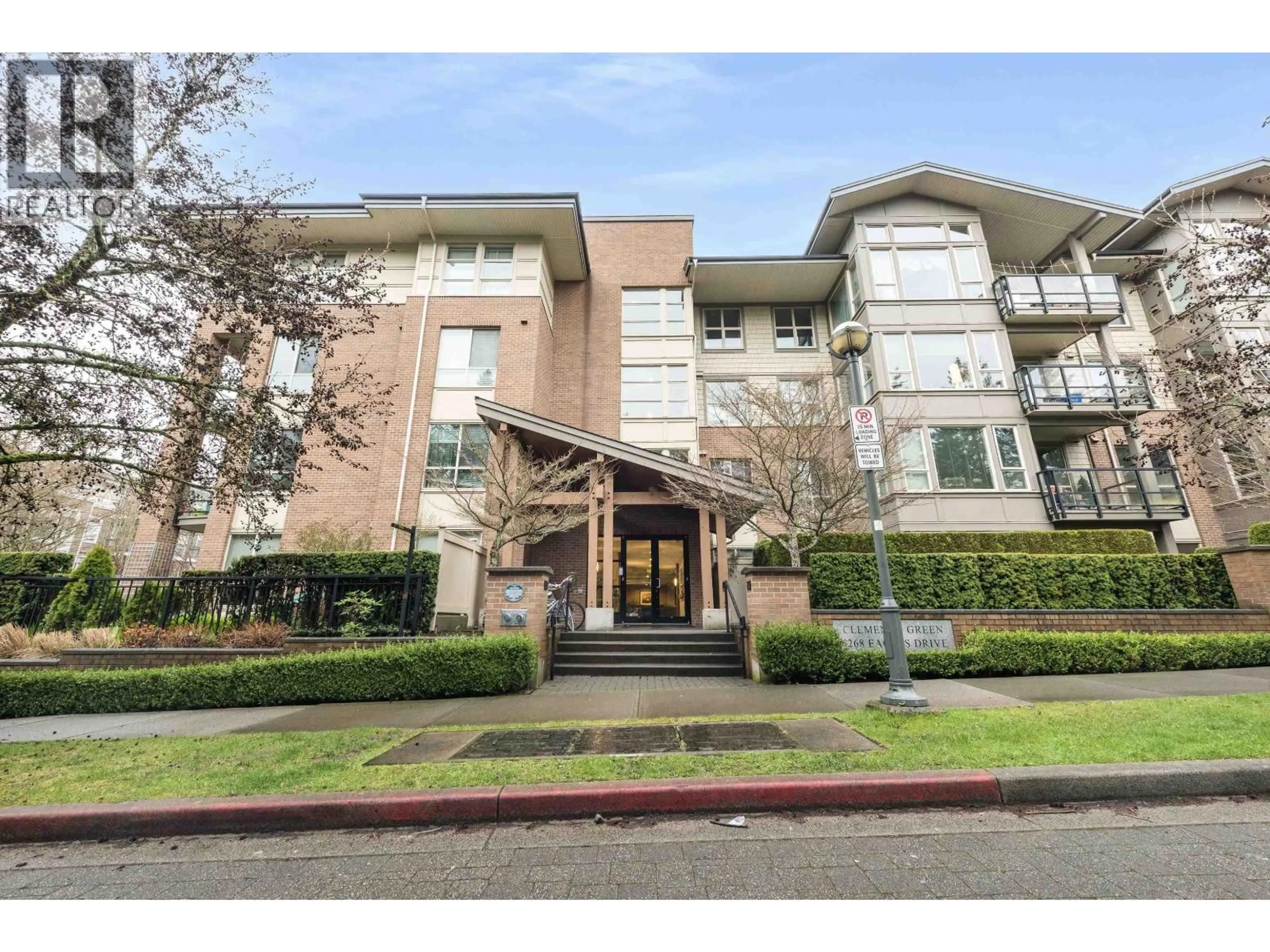 Indoor foyer for 202 - 6268 EAGLES DRIVE, Vancouver British Columbia V6T0A2