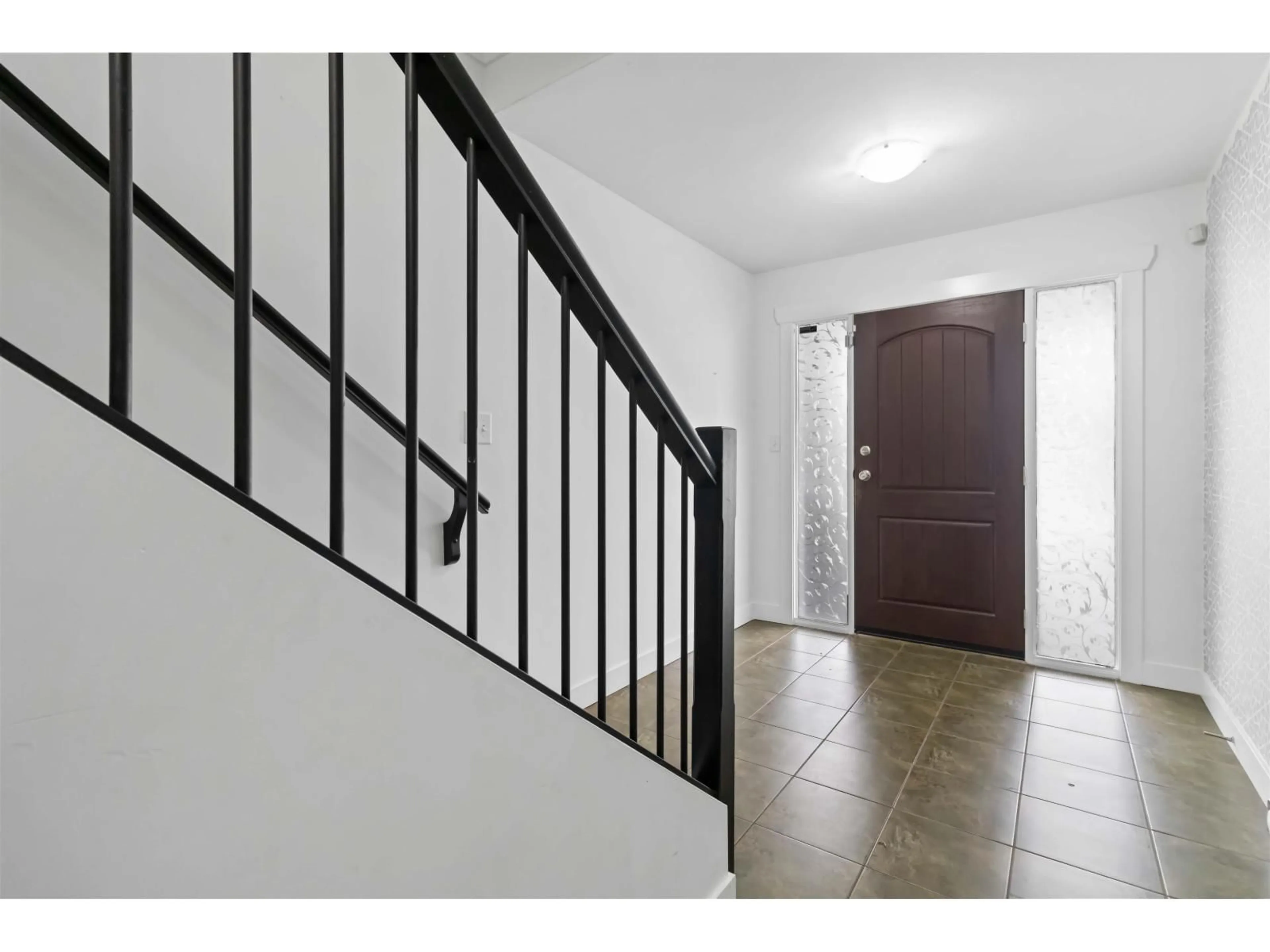 Indoor foyer for 43 - 45085 WOLFE ROAD ROAD, Chilliwack British Columbia V2P0C5