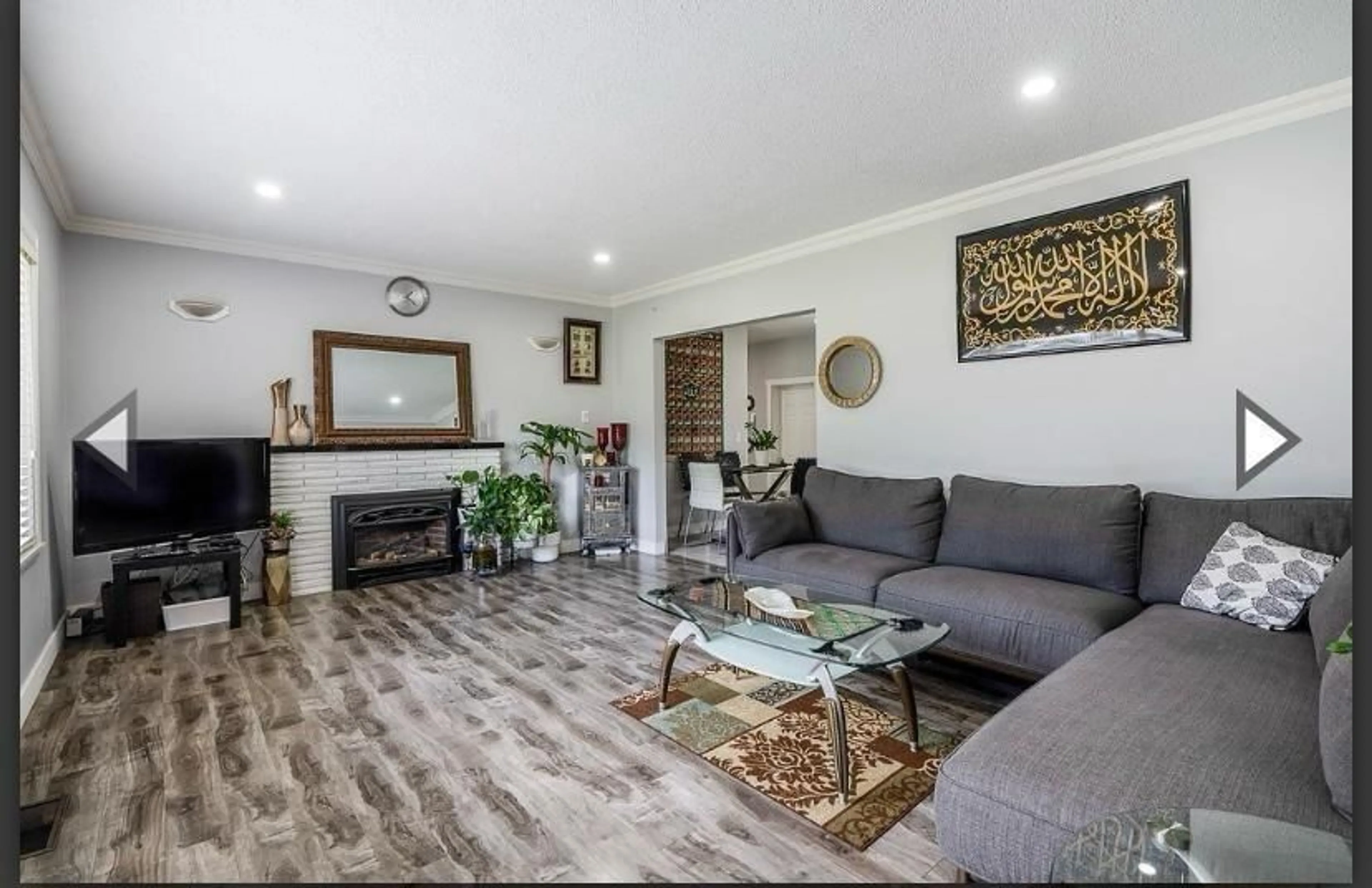 Living room with furniture, wood/laminate floor for 11261 LANSDOWNE DRIVE, Surrey British Columbia V3R4Z6