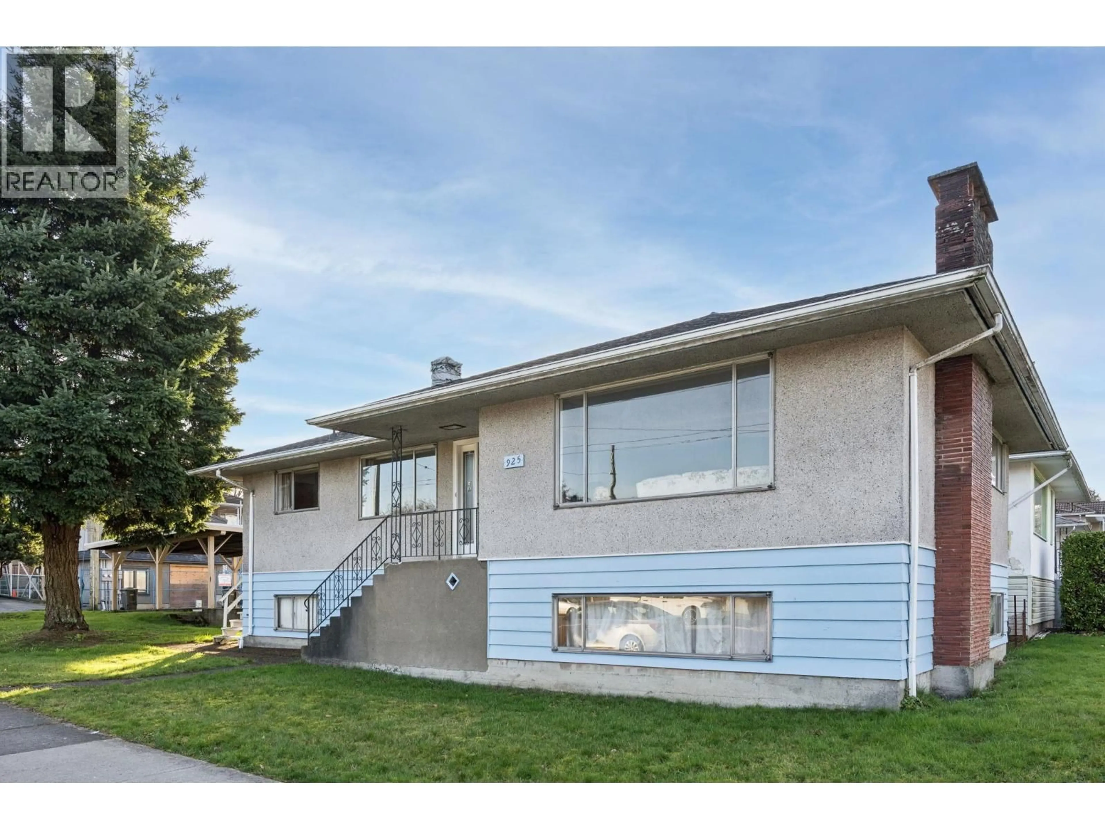 Home with vinyl exterior material, street for 925 NANAIMO STREET, Vancouver British Columbia V5L4T1