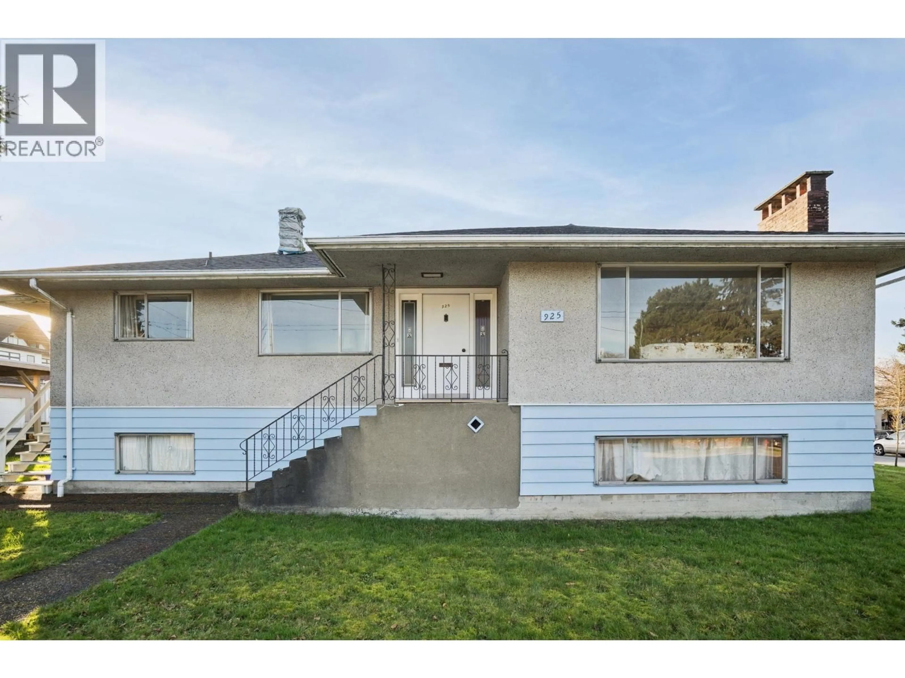 Home with vinyl exterior material, street for 925 NANAIMO STREET, Vancouver British Columbia V5L4T1