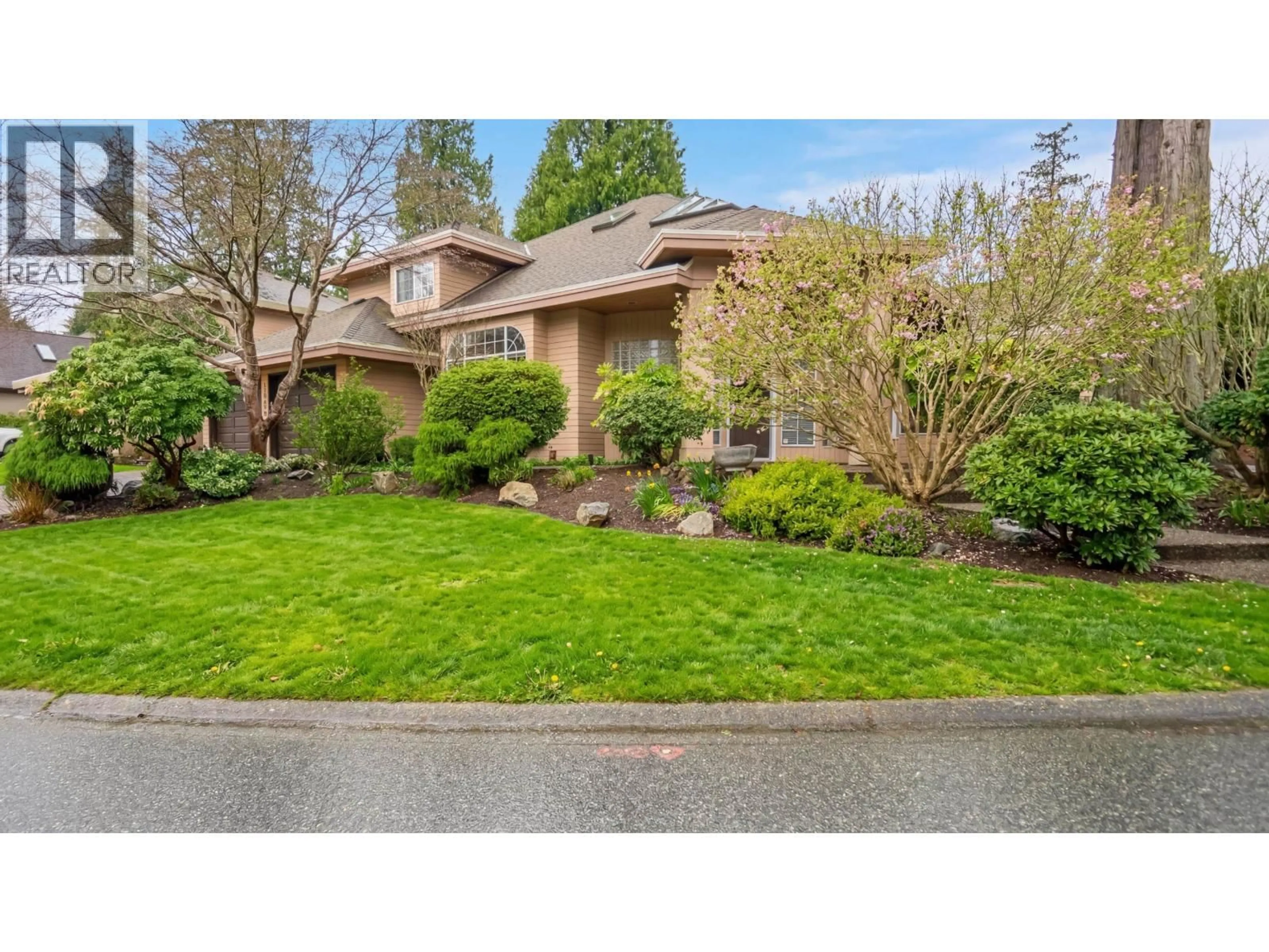 A pic from outside/outdoor area/front of a property/back of a property/a pic from drone, street for 1264 PACIFIC DRIVE, Delta British Columbia V4M4B1