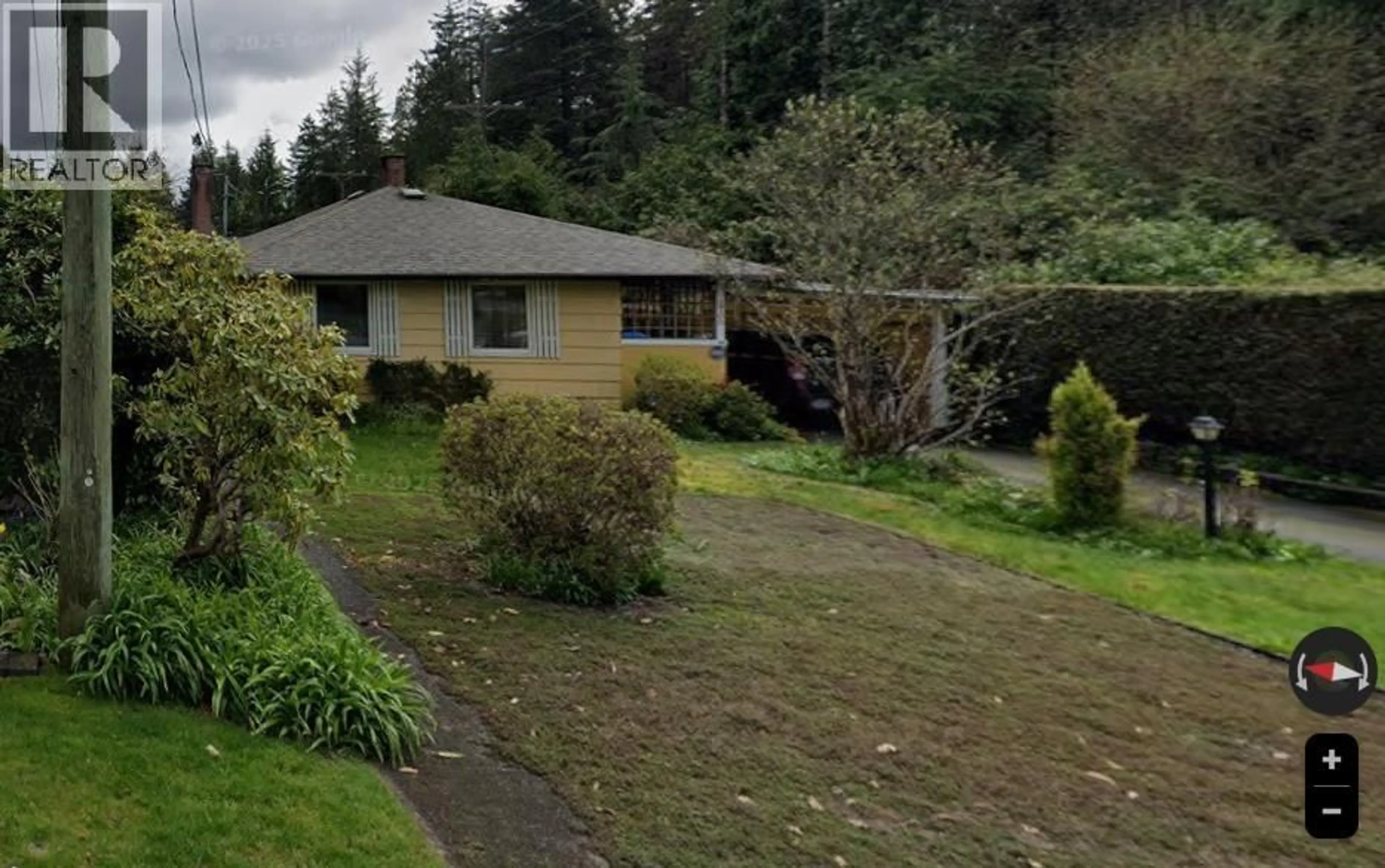 A pic from outside/outdoor area/front of a property/back of a property/a pic from drone, street for 2700 PHILIP AVENUE, North Vancouver British Columbia V7R1B8