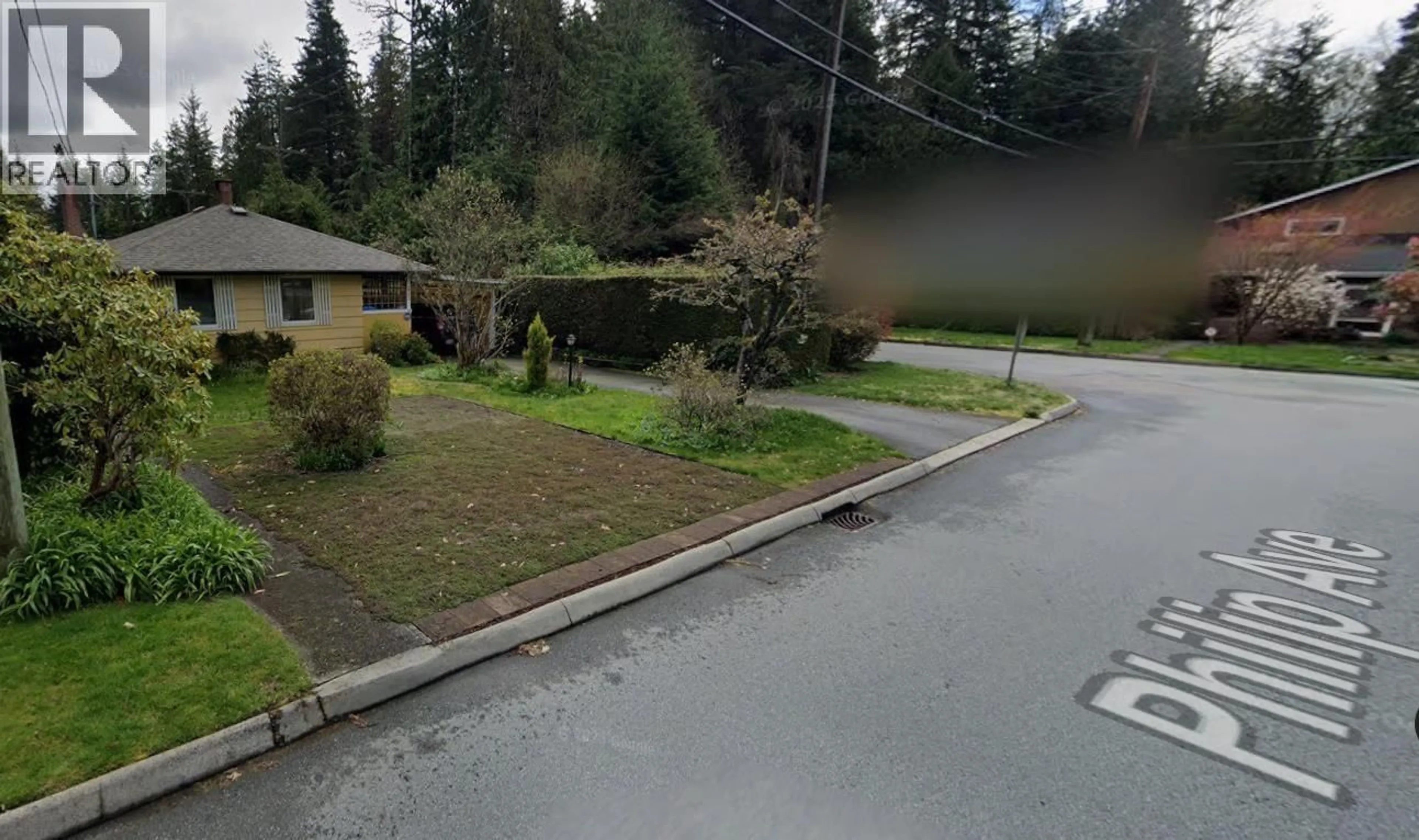 A pic from outside/outdoor area/front of a property/back of a property/a pic from drone, street for 2700 PHILIP AVENUE, North Vancouver British Columbia V7R1B8
