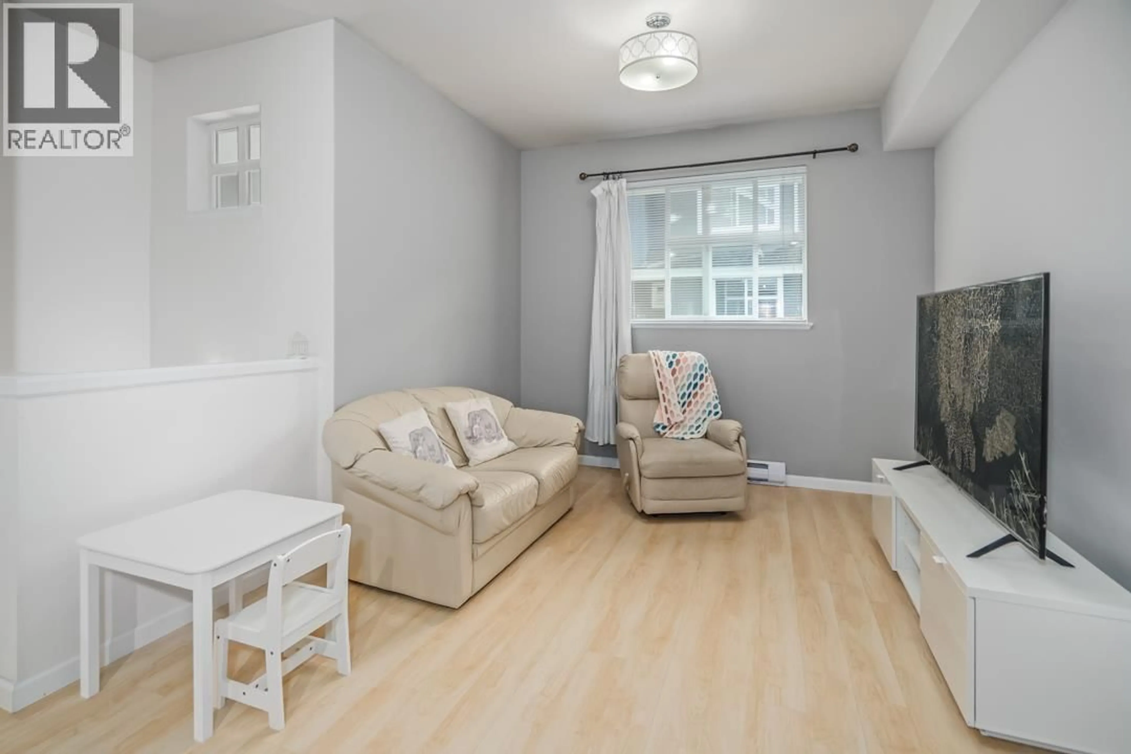 Living room with furniture, wood/laminate floor for 35 - 935 EWEN AVENUE, New Westminster British Columbia V3M0A1