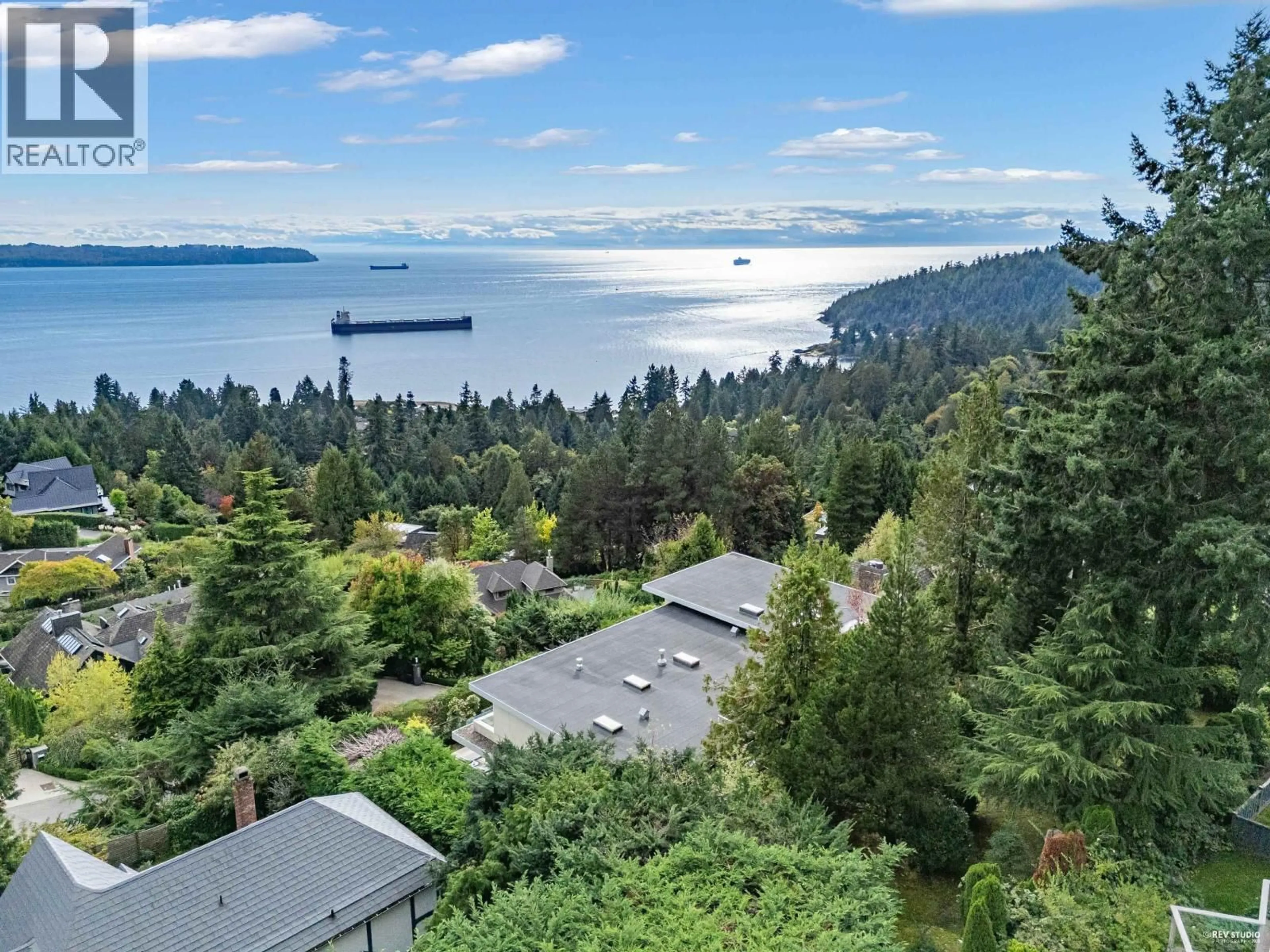 A pic from outside/outdoor area/front of a property/back of a property/a pic from drone, water/lake/river/ocean view for 4313 ROCKRIDGE ROAD, West Vancouver British Columbia V7W1A6