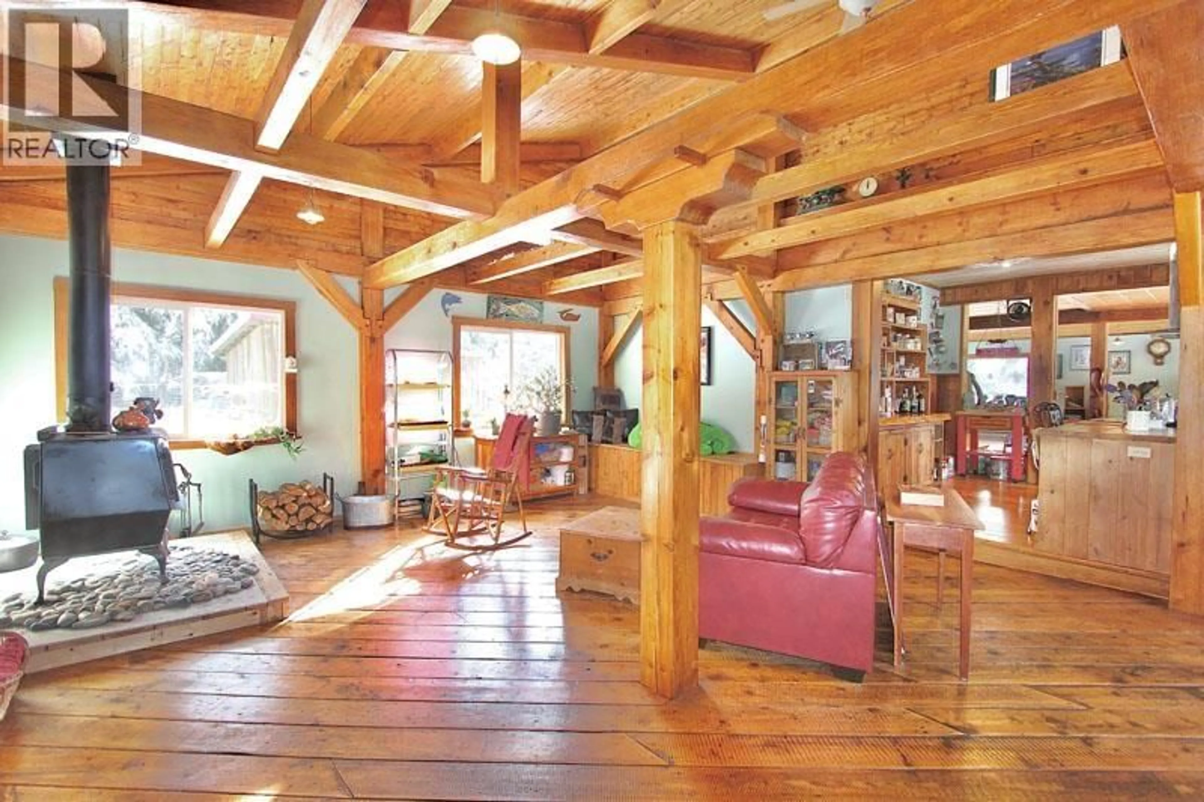 Indoor foyer for 113 NADU ROAD, Masset British Columbia V0T1M0