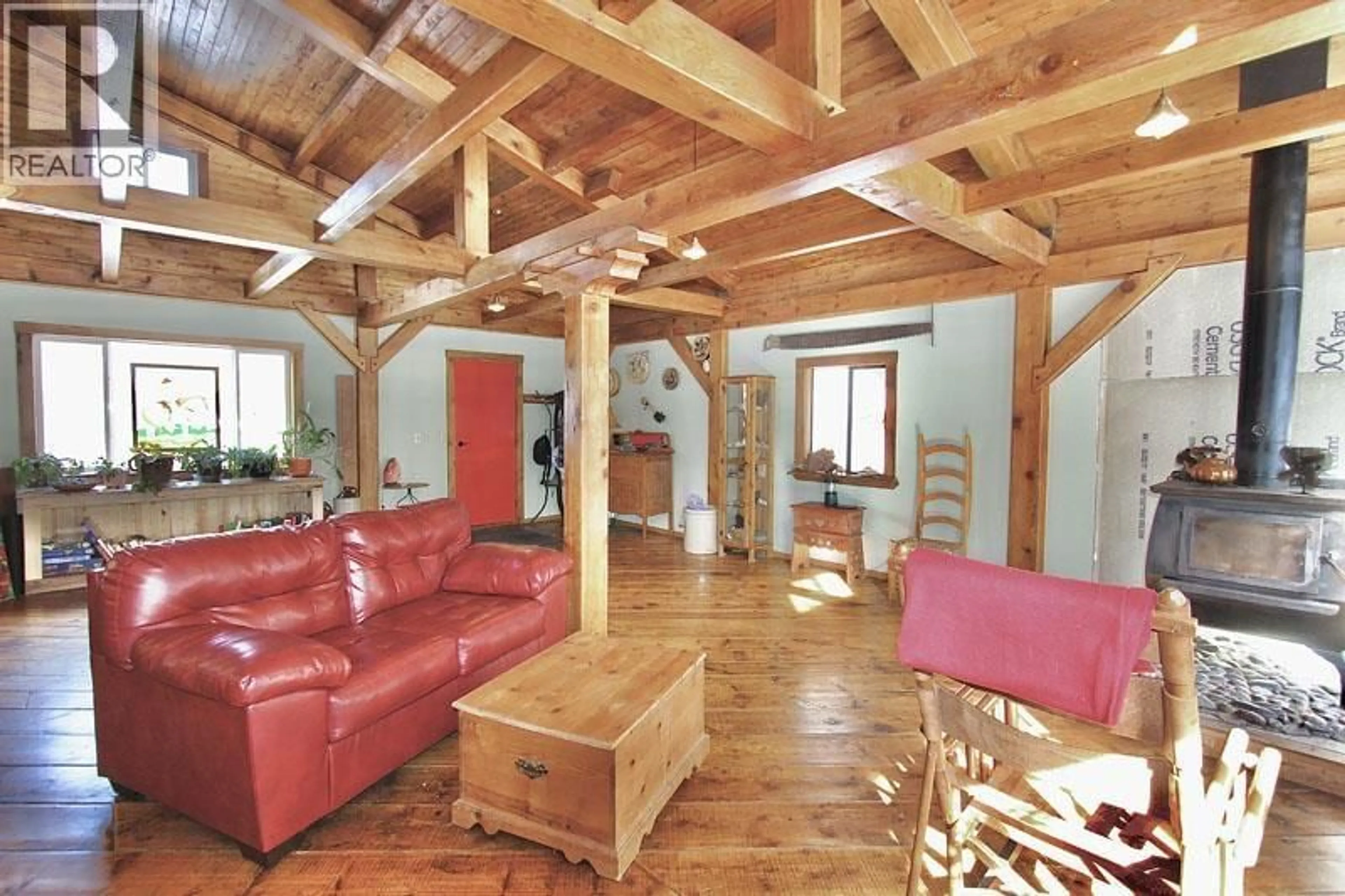 Indoor foyer for 113 NADU ROAD, Masset British Columbia V0T1M0