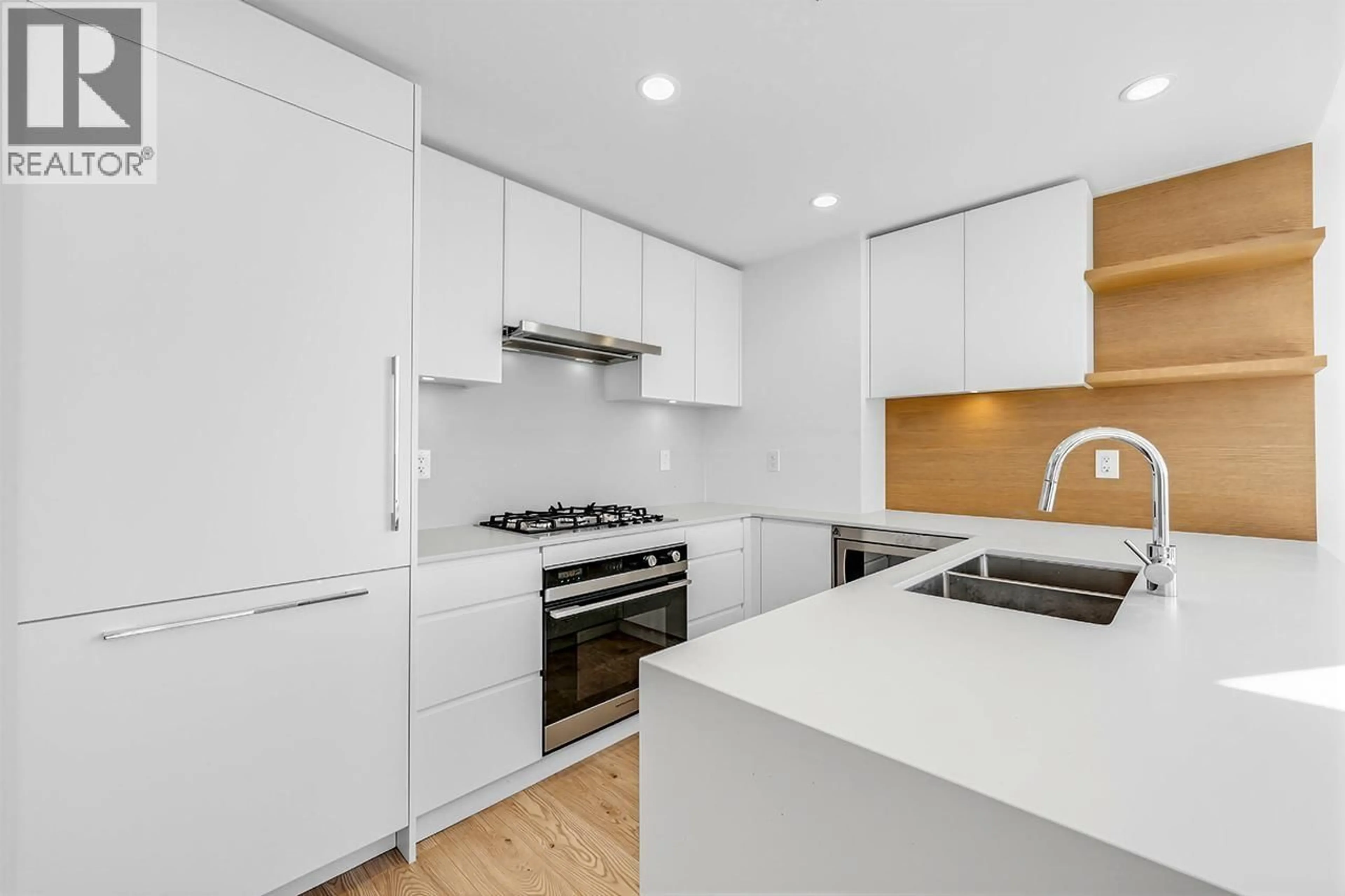 Standard kitchen, wood/laminate floor for 3202 - 2181 MADISON AVENUE, Burnaby British Columbia V5C0N4